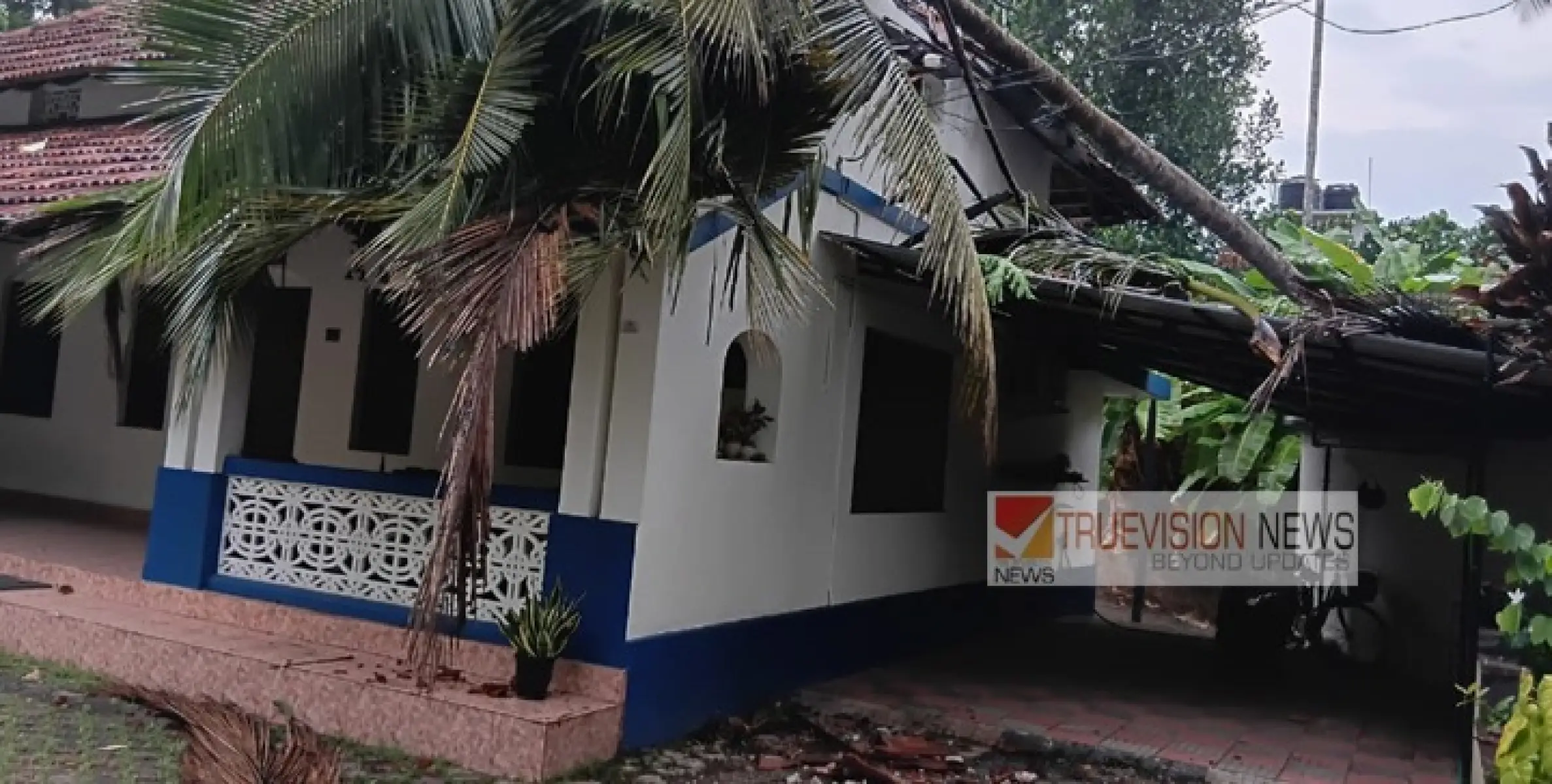 കഴിഞ്ഞ ദിവസമുണ്ടായ ശക്തമായ മഴയിലും, കാറ്റിലും  തലശേരി  മേഖലയിൽ വ്യാപക നാശം