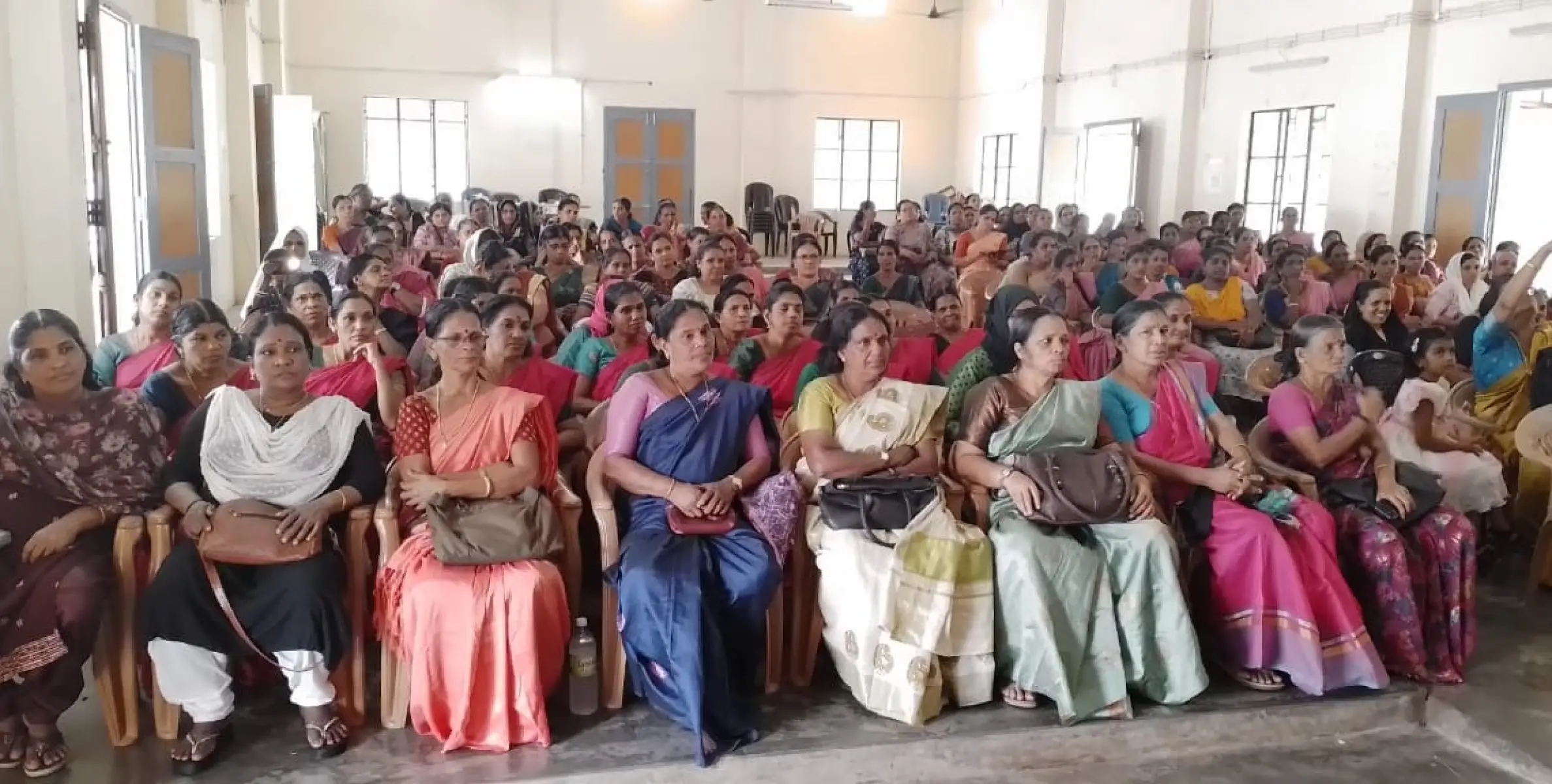 അംഗൻവാടി ടീച്ചർമാർക്കും ഹെൽപ്പർമാർക്കും യാത്രയയപ്പ് നൽകി 