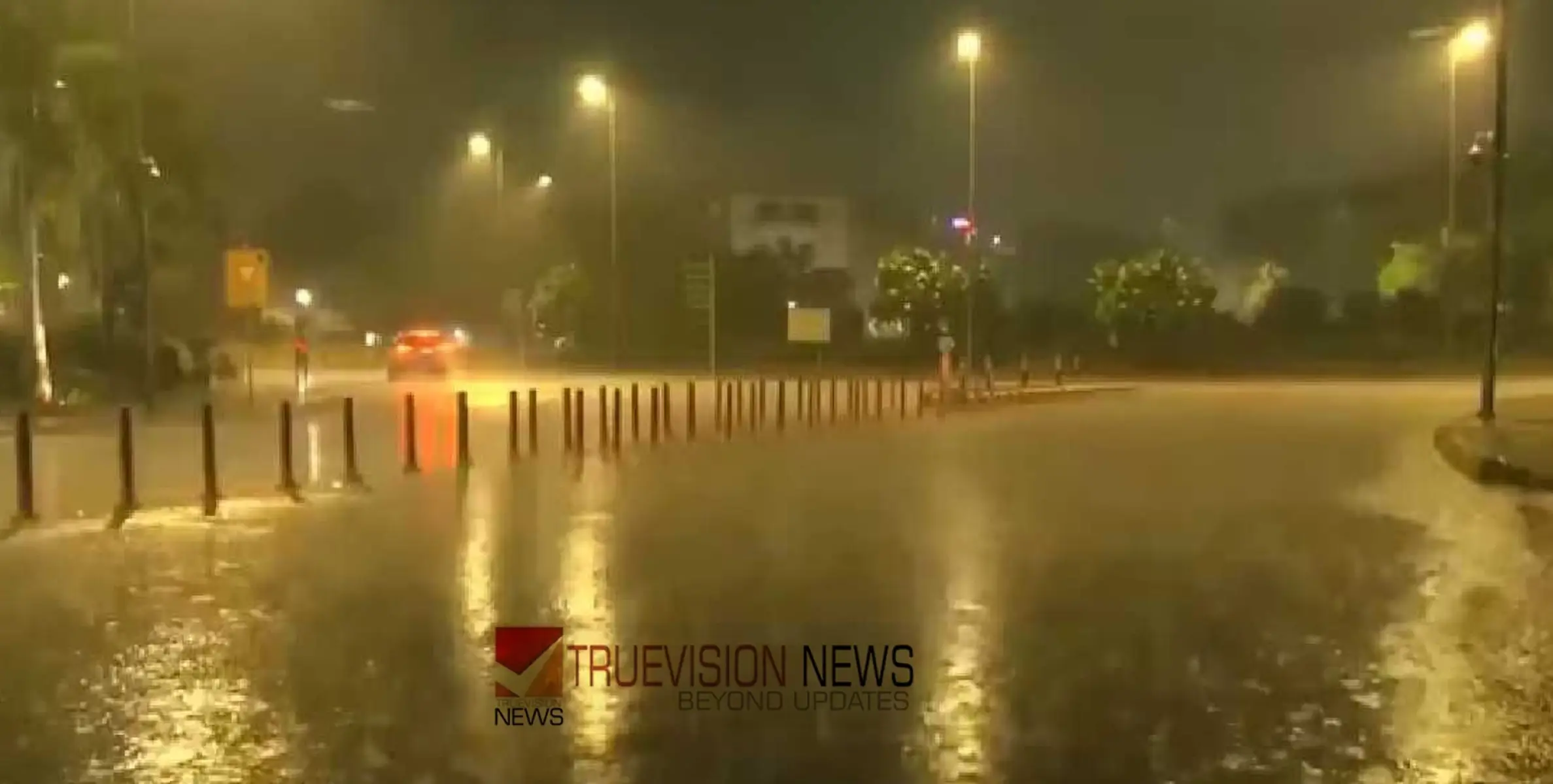ഡല്‍ഹിയില്‍ കനത്ത മഴയും ശക്തമായ കാറ്റും; താഴ്ന്ന പ്രദേശങ്ങള്‍ വെള്ളത്തില്‍, റെഡ് അലേർട്ട് മുന്നറിയിപ്പ്