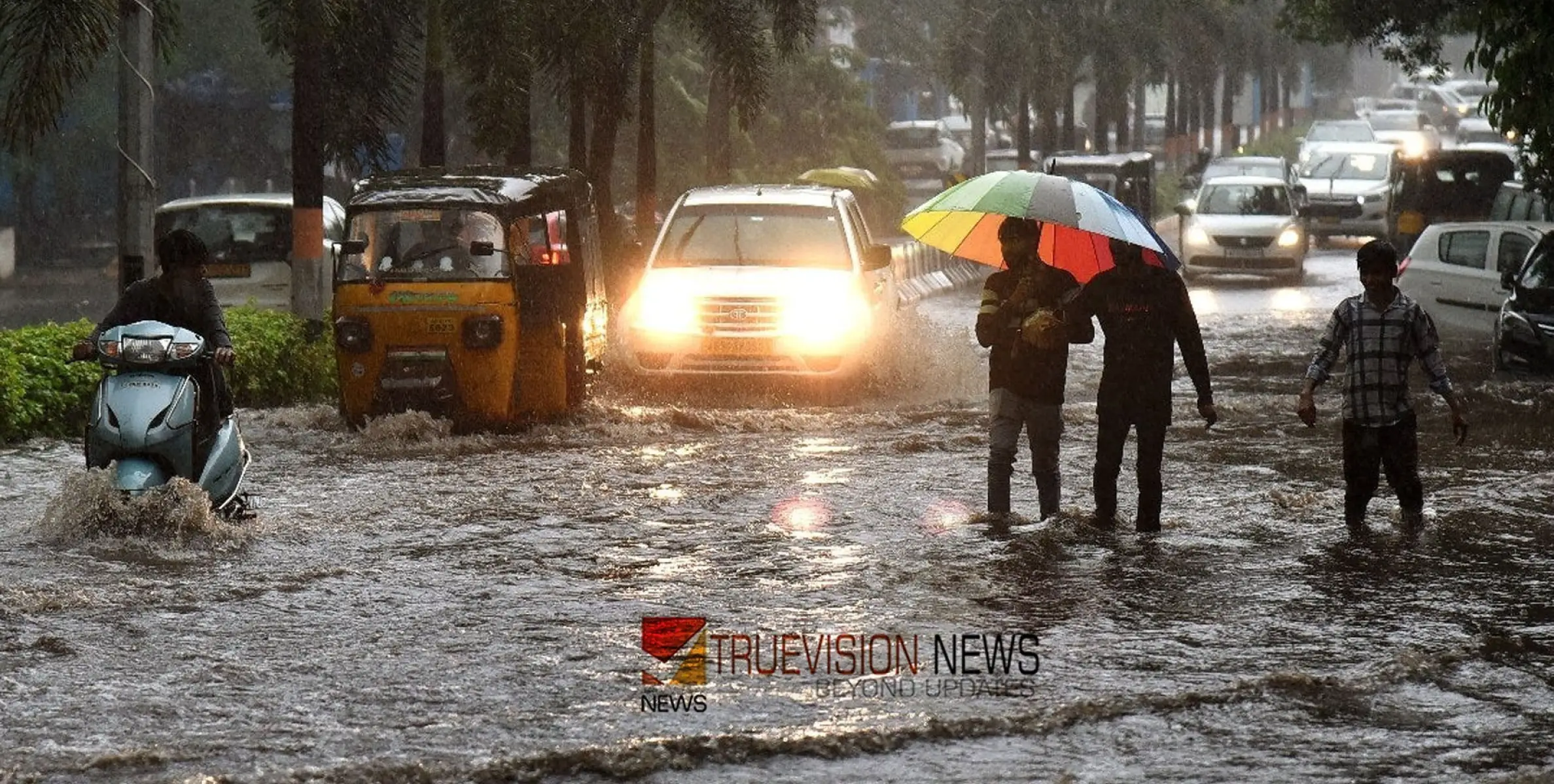 കനത്ത മഴയും കാറ്റും; ഡല്‍ഹിയില്‍  മരം കടപുഴകി വീടിന് മുകളില്‍ വീണ് അമ്മയ്ക്കും മൂന്ന് കുഞ്ഞുങ്ങൾക്കും ദാരുണാന്ത്യം