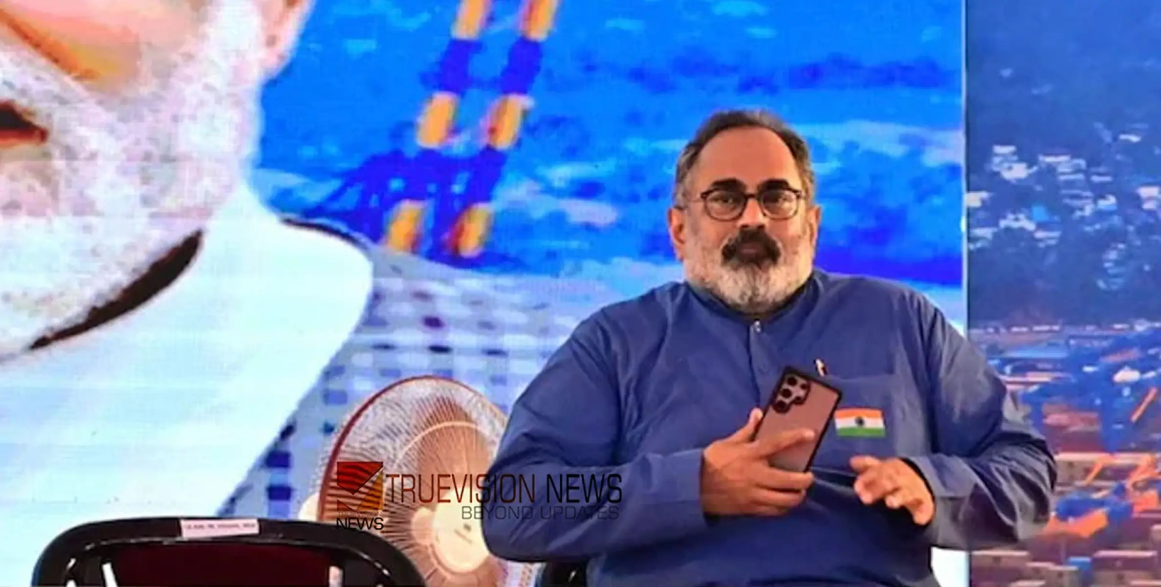 'പരനാറി ....പരമ ..നാറി....ആ ഇരിപ്പ് കണ്ടില്ലേ, അല്പന് അർത്ഥം കിട്ടിയാൽ അർദ്ധരാത്രിയിലും കക്കൂസിലിരിക്കും'; സോഷ്യല്‍ മീഡിയയില്‍ ട്രോള്‍ പൂരം   