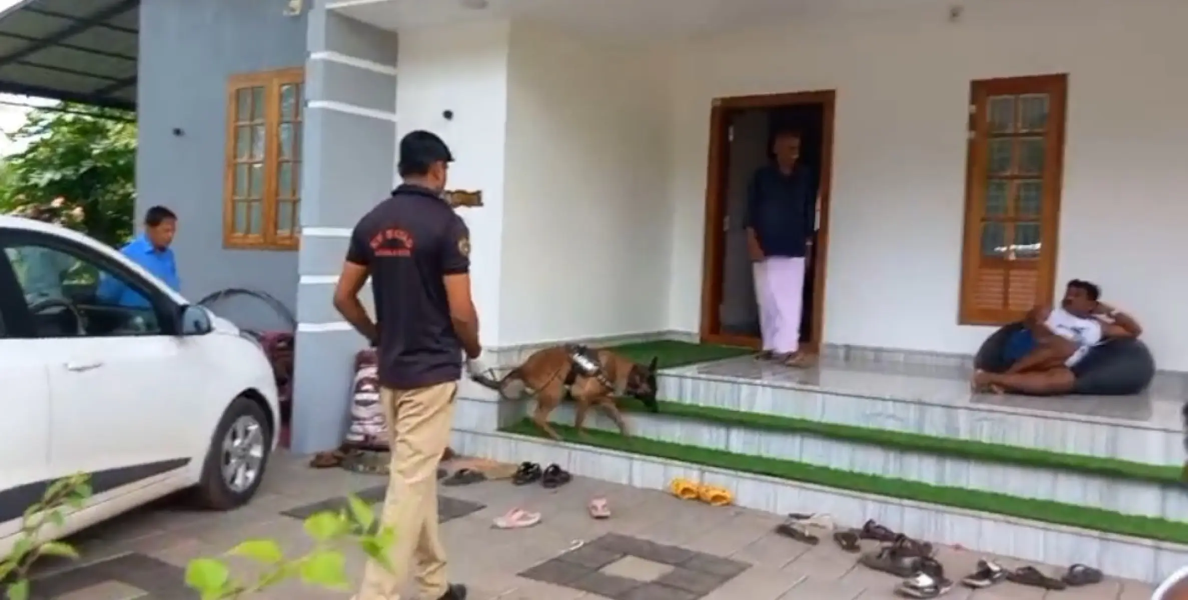 കണ്ണൂരിൽ വിവാഹദിവസം വീട്ടിൽ നിന്ന് 30 പവൻ സ്വർണം കവർന്നു