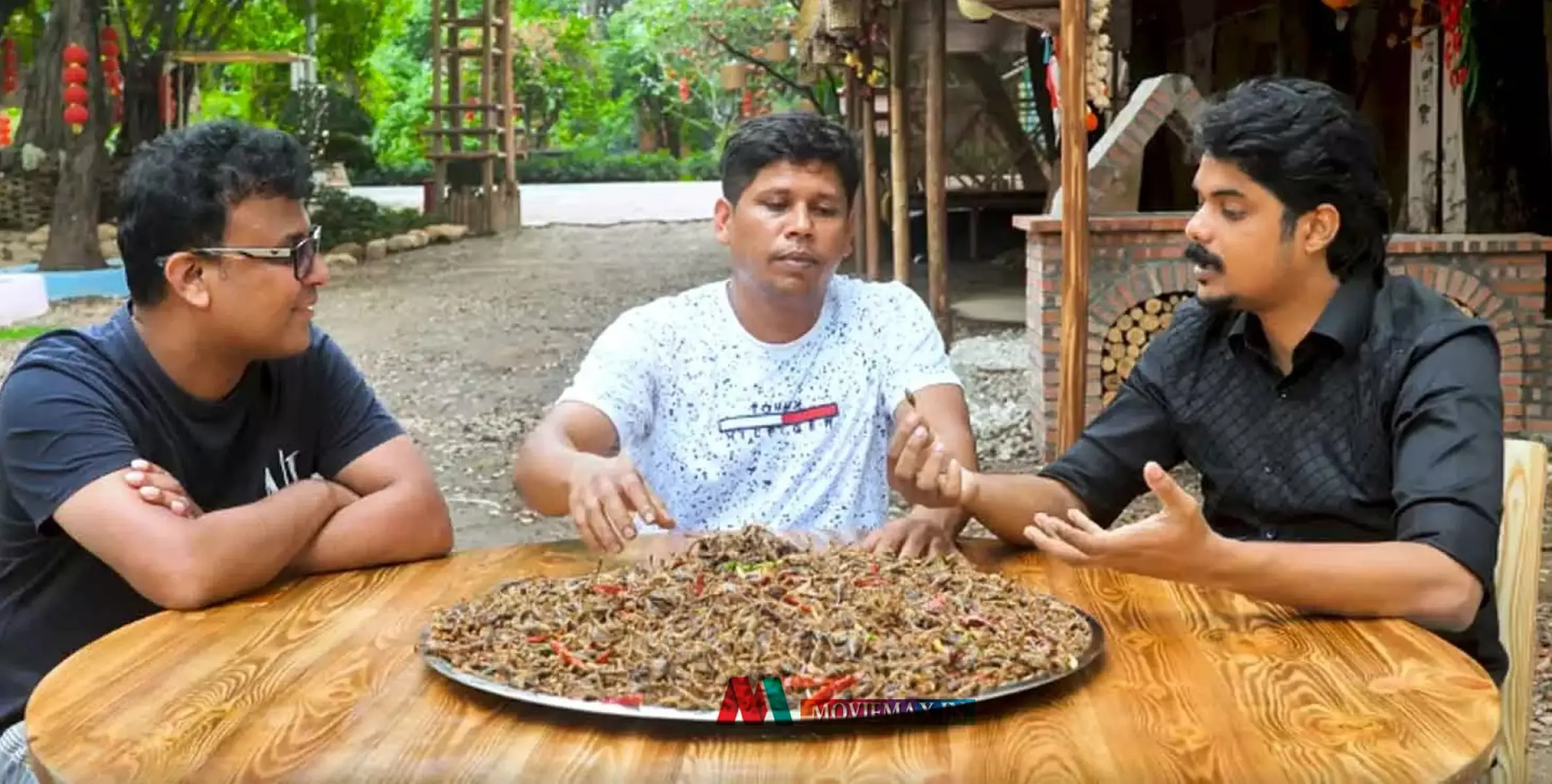 'ആരും അനുകരിക്കരുതേ'; തേളിനെ ജീവനോടെ വറുത്തുകോരി വ്‌ളോഗർ ഫിറോസ് ചുട്ടിപ്പാറ