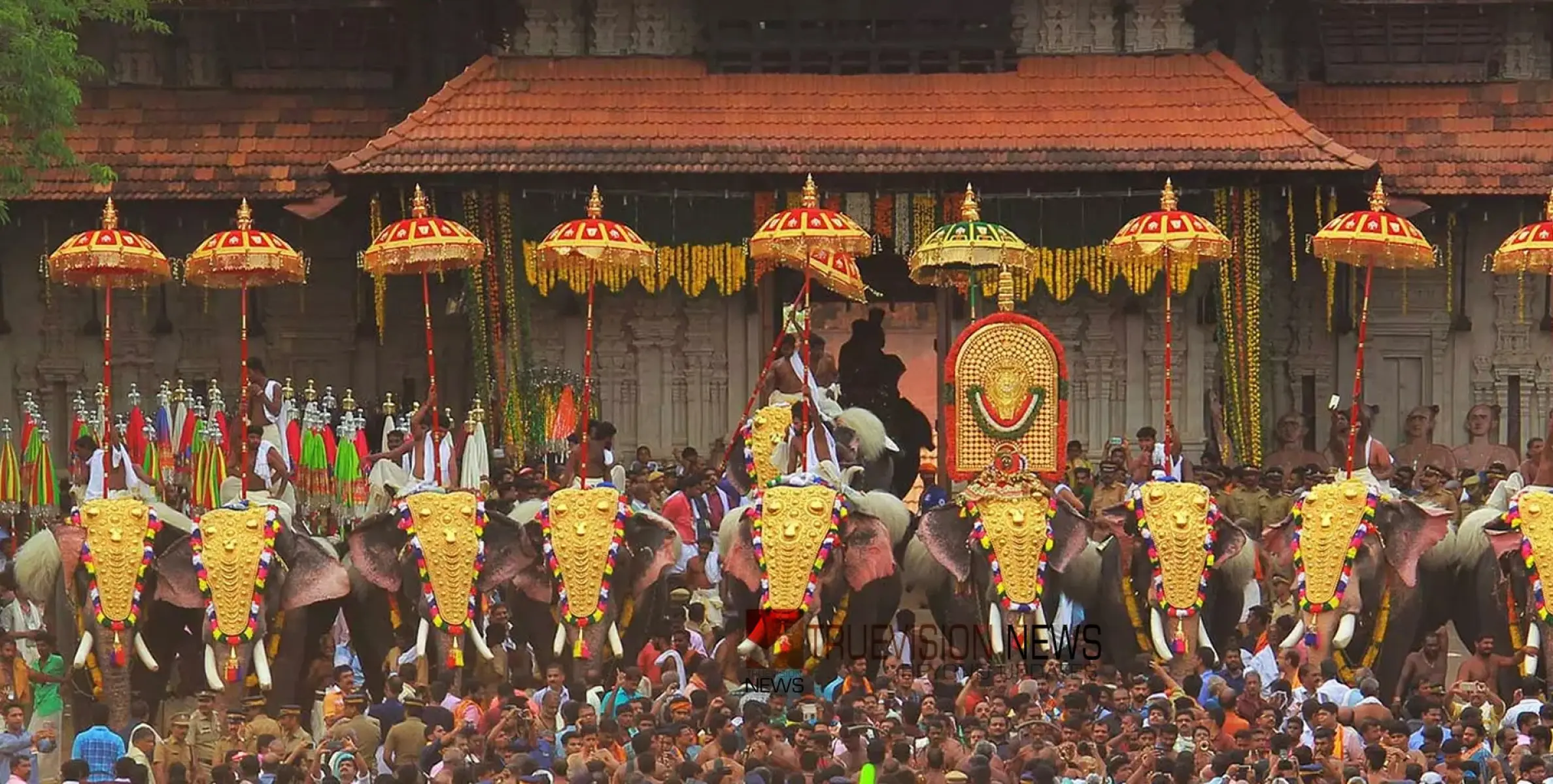 വാനോളം പൂരാവേശം, തൃശൂർ പൂരം ഇന്ന്, കുടമാറ്റം വൈകിട്ട് 5.30-ന്; വെടിക്കെട്ട് നാളെ പുലർച്ചെ മൂന്നിന്