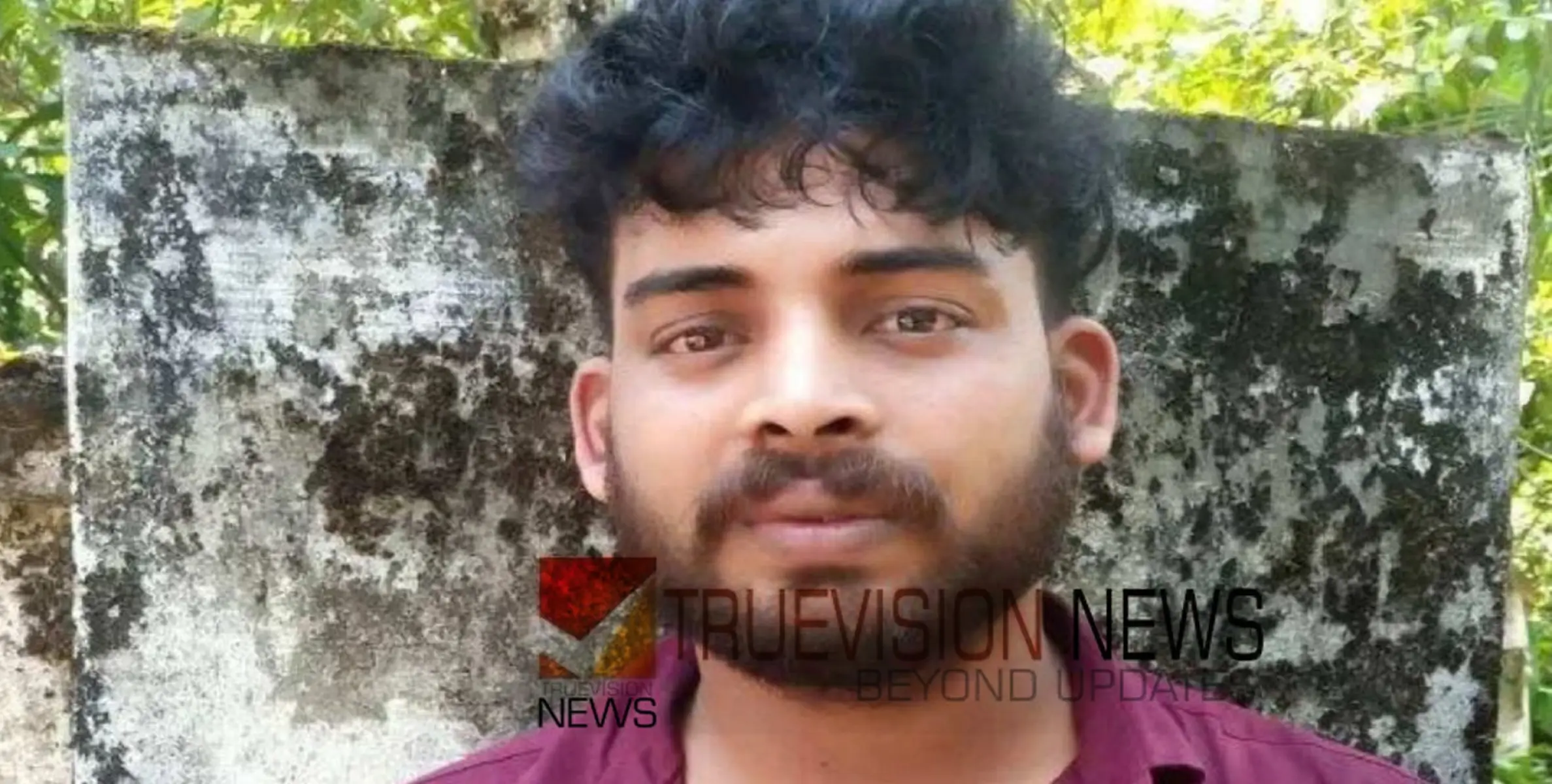 അമ്മയുടെ ഓപ്പറേഷന് പണം വേണമെന്ന് പറഞ്ഞ്  വയോധികയെ പറ്റിച്ചു; സ്വര്‍ണവള ഊരി വാങ്ങി യുവാവ്