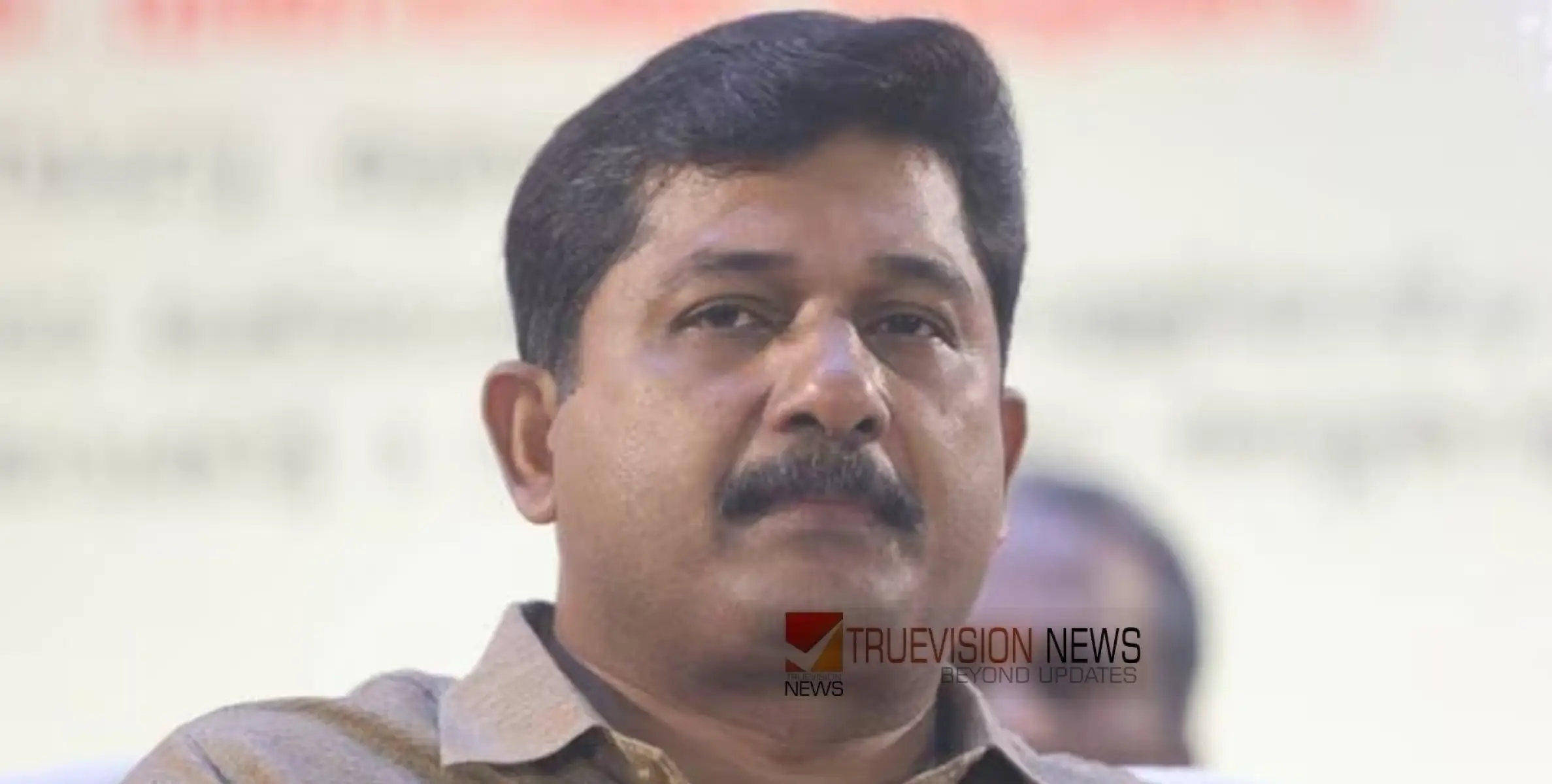 'മരിച്ചു വീഴുന്ന മനുഷ്യരെയോർത്ത് മനസ്സു വിങ്ങുന്ന ഏതു മനുഷ്യസ്നേഹിയുടെയും ഹൃദയം തകർക്കുന്ന വാർത്തയാണ് യുദ്ധം' - എം.സ്വരാജ്