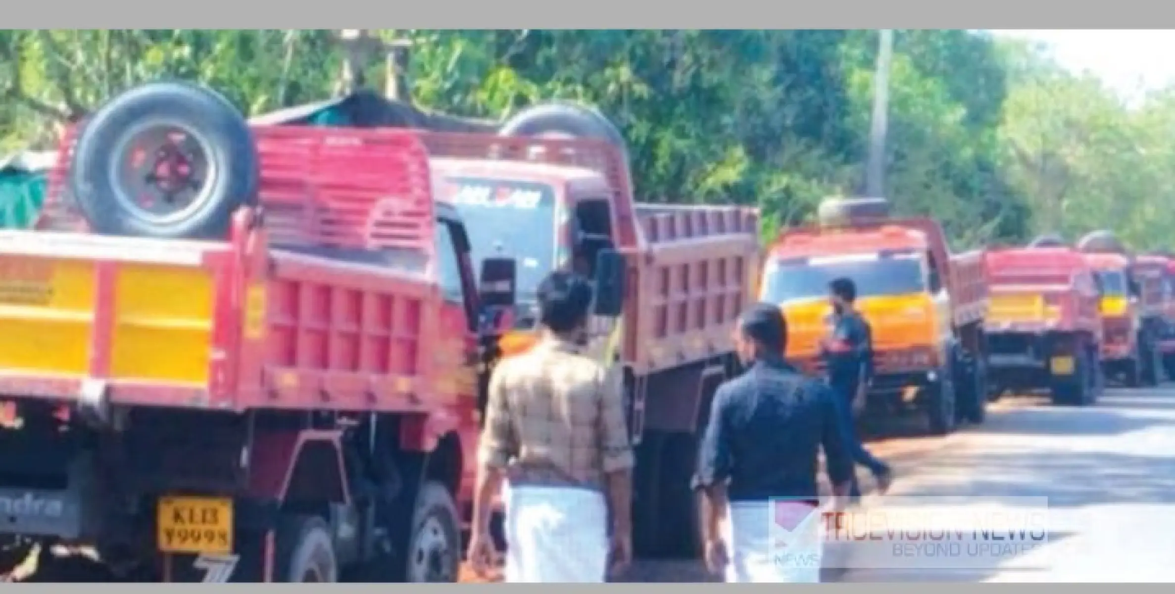 വില വർധനവ്  താങ്ങാനാവുന്നില്ല  ; ടിപ്പർ ലോറി തൊഴിലാളികൾ ക്വാറി ഉപരോധിച്ചു