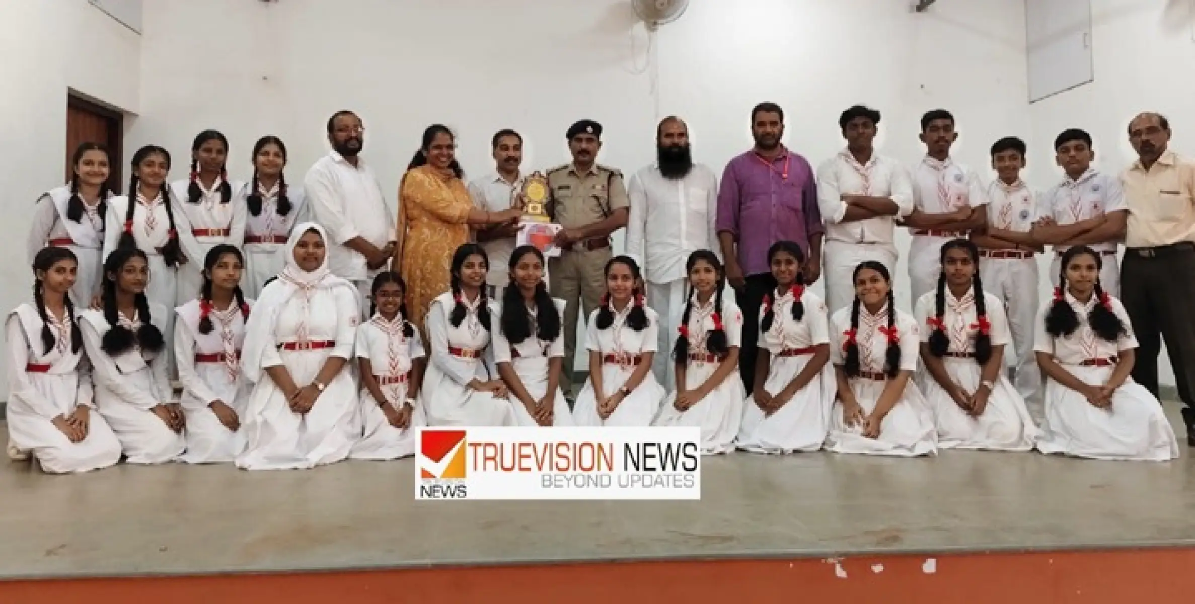 കണ്ണൂർ ജില്ലയിലെ ഏറ്റവും മികച്ച ഇന്ത്യൻ റെഡ് ക്രോസ് സൊസൈറ്റി  അവാർഡ് ചൊക്ലി  രാമവിലാസം ഹയർ സെക്കൻ്ററി സ്കൂളിന്.