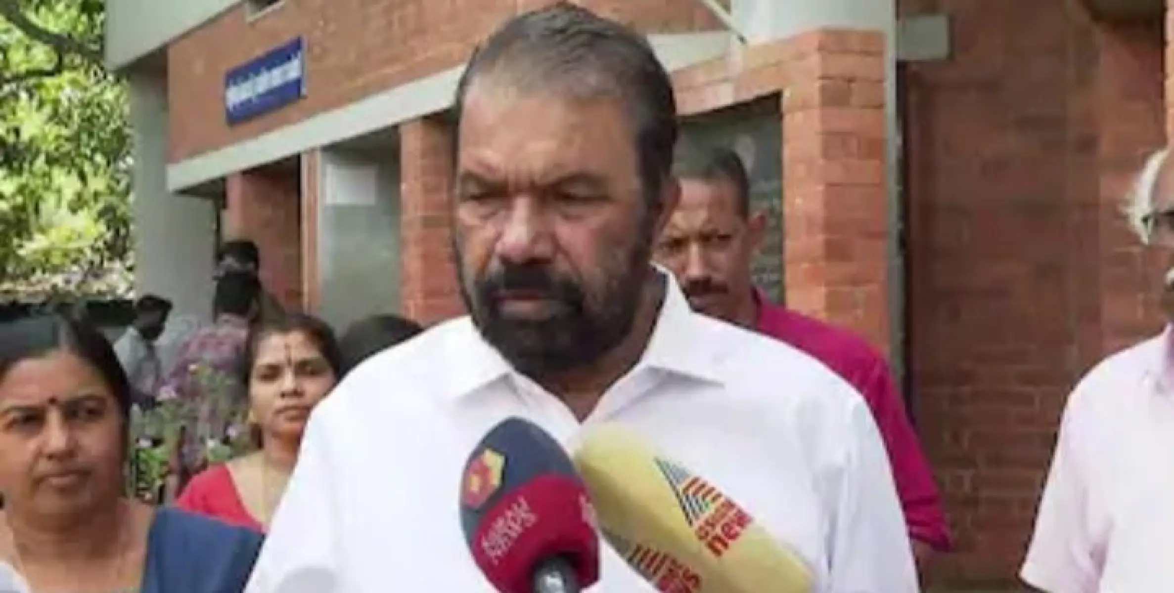 അൺഎയ്ഡഡ് സ്കൂളുകളിലെ അനധികൃത പ്ലസ് വൺ പ്രവേശനം; മുന്നറിയിപ്പുമായി വിദ്യാഭ്യാസ മന്ത്രി