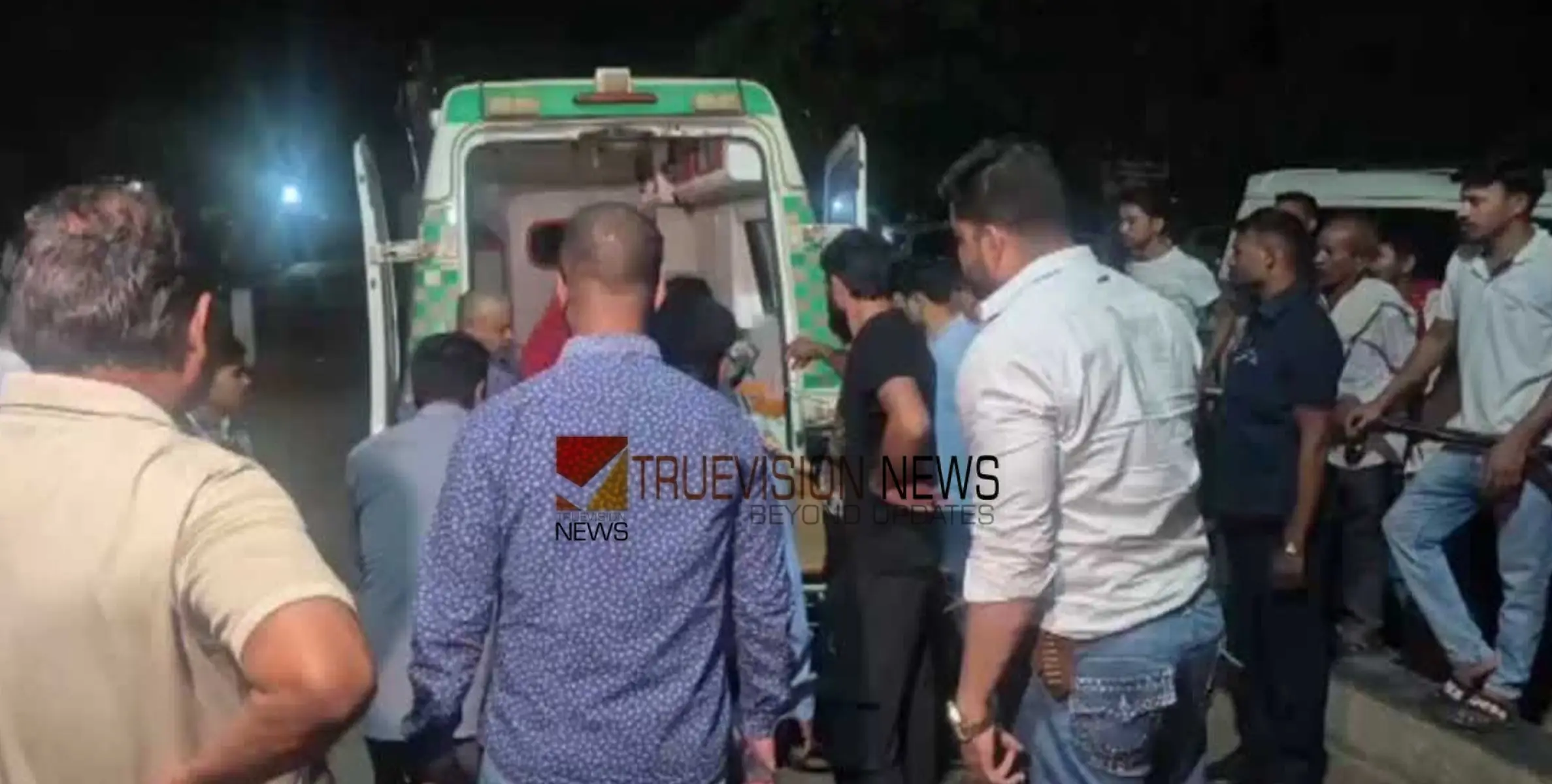  ട്രക്കും ട്രെയിലറും കൂട്ടിയിടിച്ച് അപകടം; നാല് കുട്ടികൾ ഉൾപ്പടെ 13 പേർക്ക് ദാരുണാന്ത്യം, നിരവധി പേര്‍ക്ക് പരിക്ക്