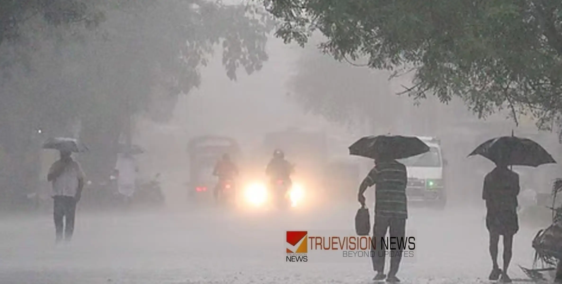 സംസ്ഥാനത്ത് മഴ തുടരും; മൂന്ന് ജില്ലകളിൽ യെല്ലോ അലര്‍ട്ട്, കേരള തീരത്ത് കടലാക്രമണ സാധ്യത