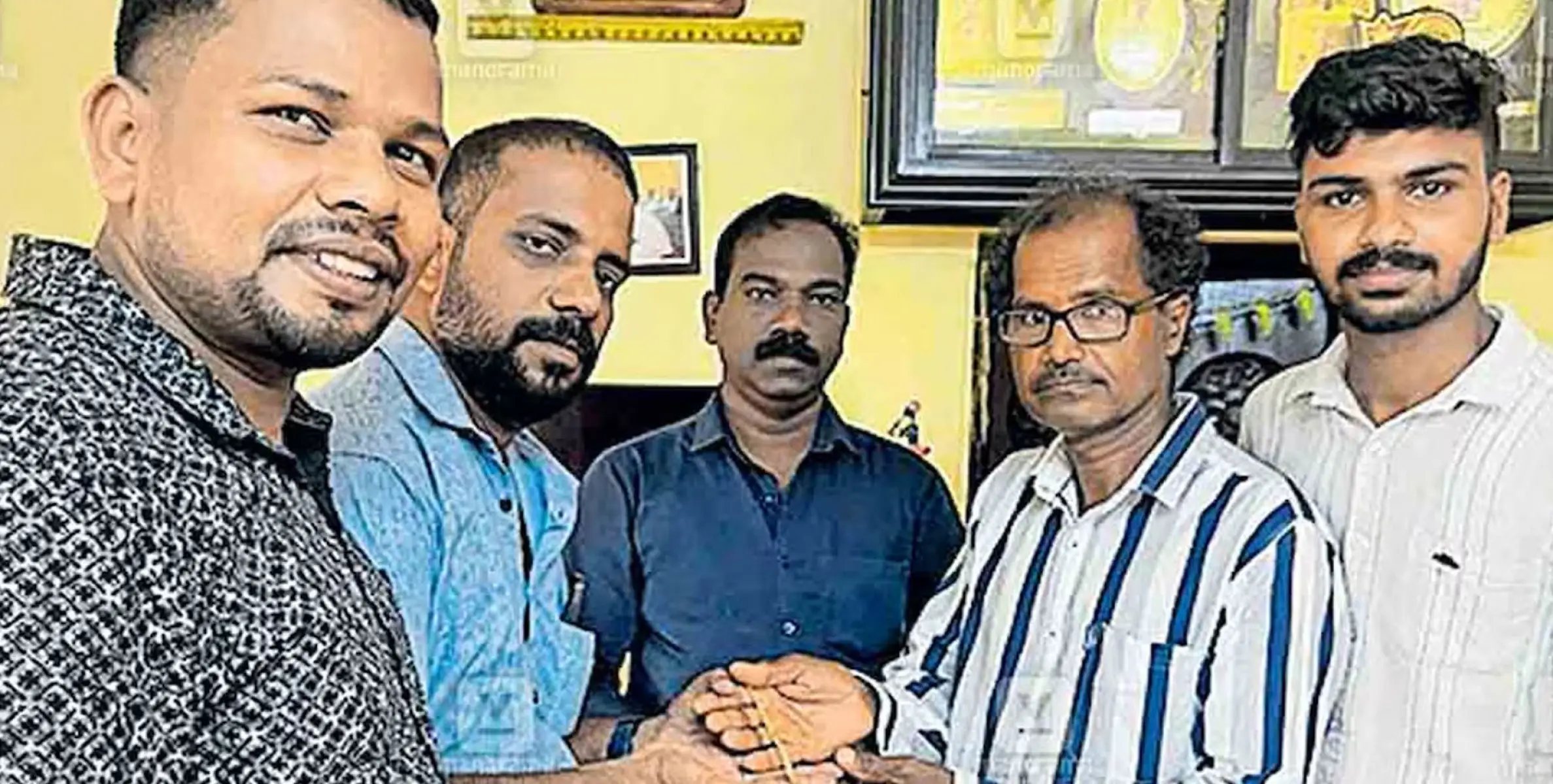 കളഞ്ഞുകിട്ടിയ 2.5 പവൻ സ്വർണ ചെയിൻ തിരികെ ഏൽപിച്ചു ഗ്യാസ് ഏജൻസി ജീവനക്കാരൻ