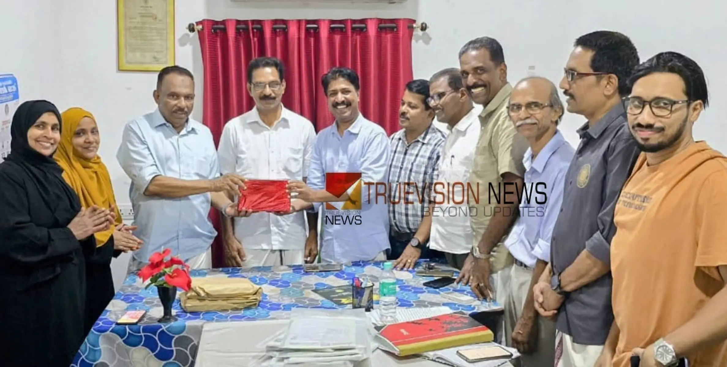 പുതിയ സാരഥി; ബംഗ്ലത്ത് മുഹമ്മദിന് സ്വീകരണം നൽകി നാദാപുരം അർബൻ ബാങ്ക് 