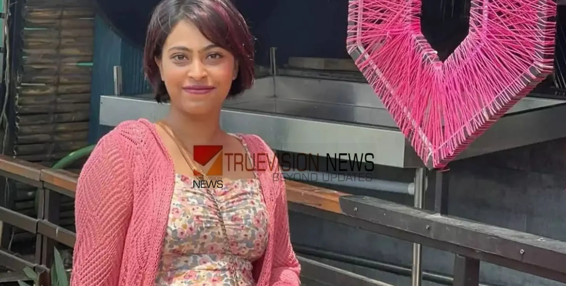വയനാട് തൊള്ളായിരംകണ്ടിയിൽ റിസോർട്ടിലെ ടെന്റ് തകർന്ന് വീണ് യുവതിക്ക് ദാരുണാന്ത്യം; മൂന്ന് പേർക്ക് പരിക്ക്  