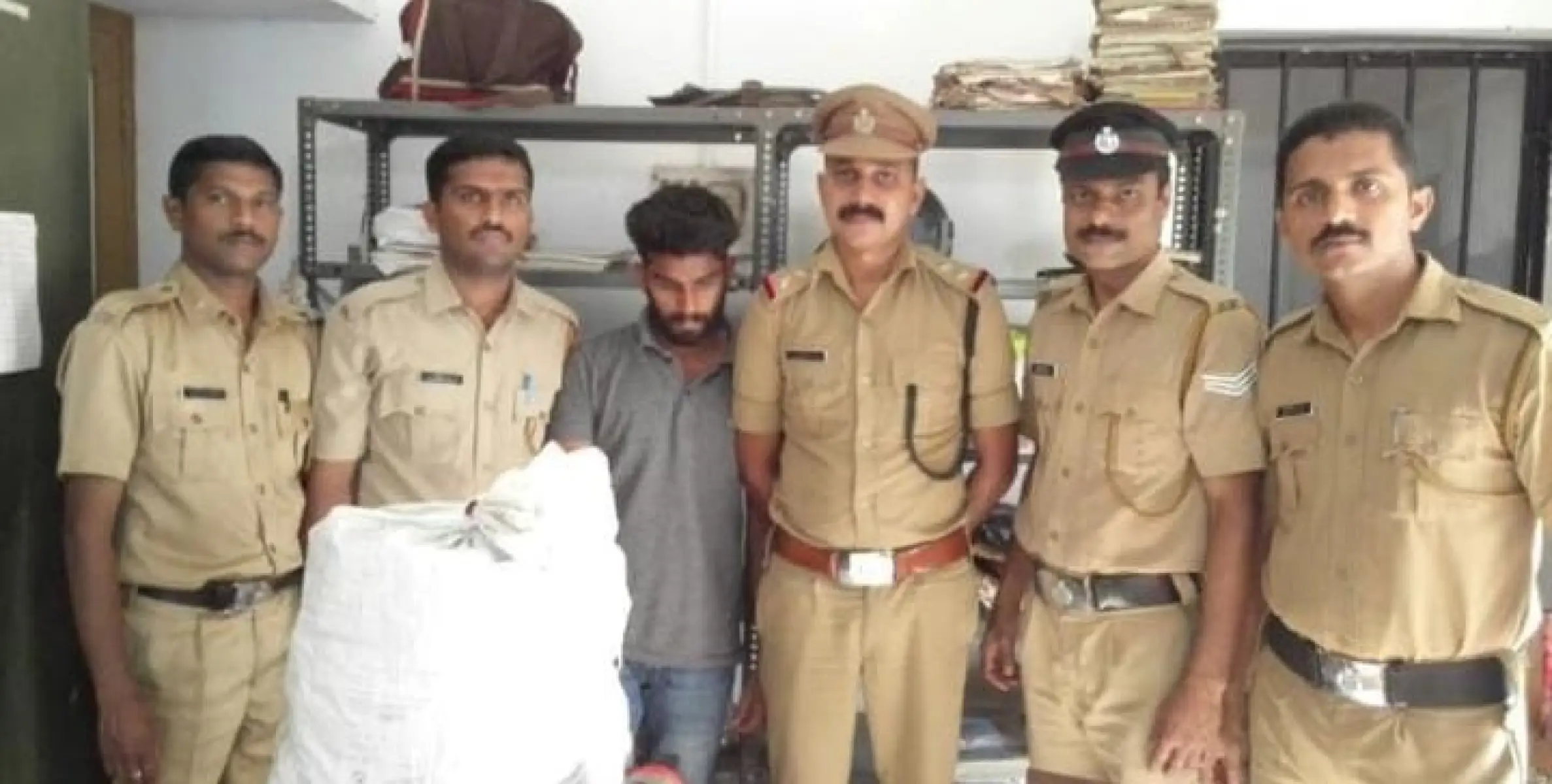 കഞ്ചാവ് കേസിലെ പ്രതിക്ക് അഞ്ചുവർഷം കഠിന തടവും ഇരുപതിനായിരം രൂപ പിഴയും