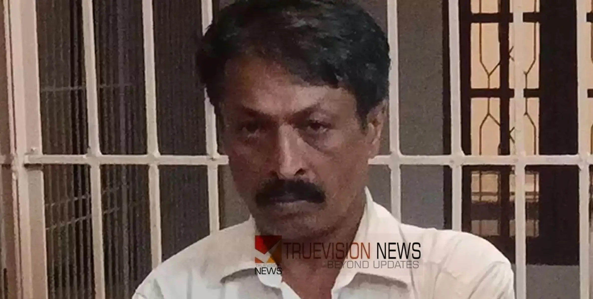 കോഴിക്കോട് വടകരയിൽ അധ്യാപികയിൽ നിന്ന് കൈക്കൂലി വാങ്ങിയ സ്‌കൂൾ പ്രധാന അധ്യാപകൻ പിടിയിൽ