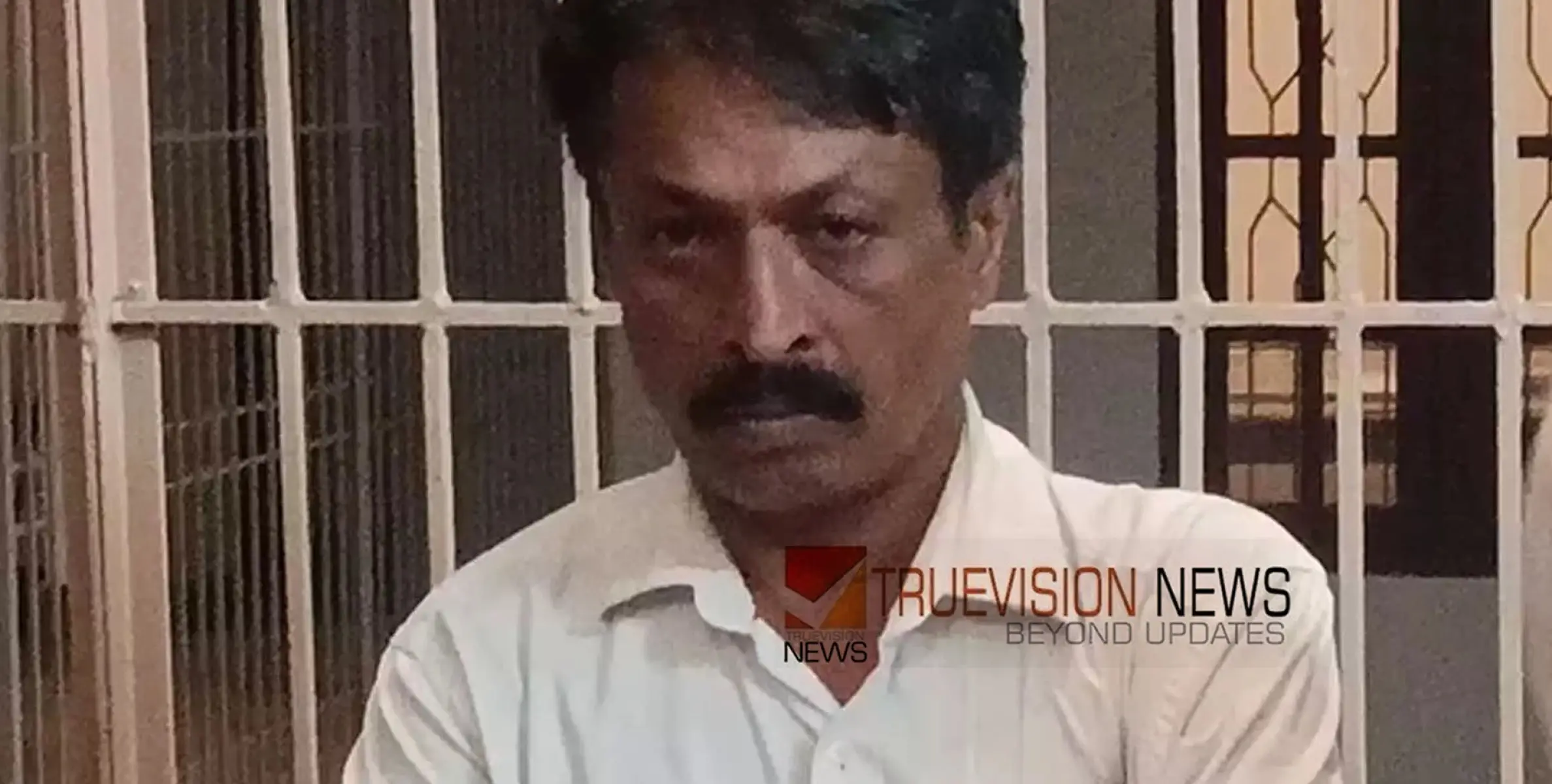വടകരയിൽ അധ്യാപികയിൽ നിന്ന് കൈക്കൂലി വാങ്ങിയ സ്‌കൂൾ അധ്യാപകൻ പിടിയിൽ