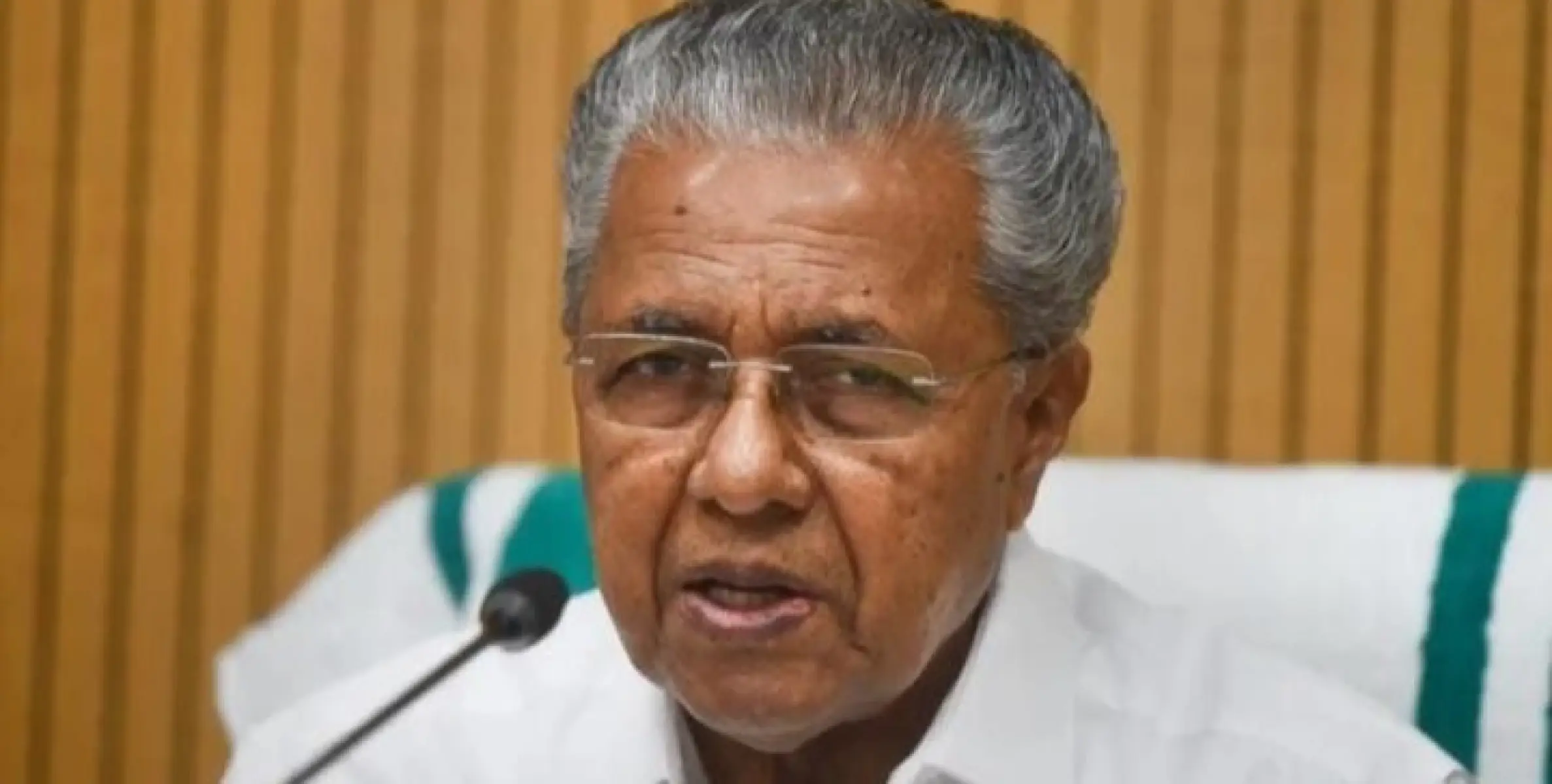 ‘തെറ്റായ സന്ദേശം’; മുണ്ടക്കൈ – ചൂരല്‍മല ദുരന്തബാധിതര്‍ക്കായി സര്‍ക്കാര്‍ ടൗണ്‍ഷിപ്പിന് പുറത്ത് താമസം ഒരുക്കുന്ന ലീഗിനെ വിമര്‍ശിച്ച് മുഖ്യമന്ത്രി