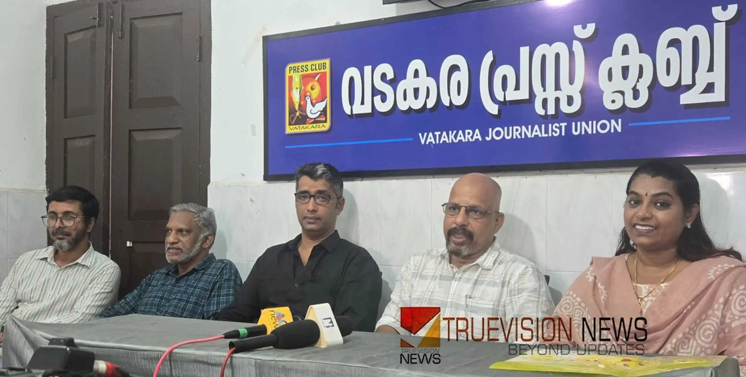 ഉദ്ഘാടനം നാളെ; പ്രീതി രാധേഷിൻ്റെ 'ചിറകുകൾ' ചിത്ര പ്രദർശനം വടകരയിൽ