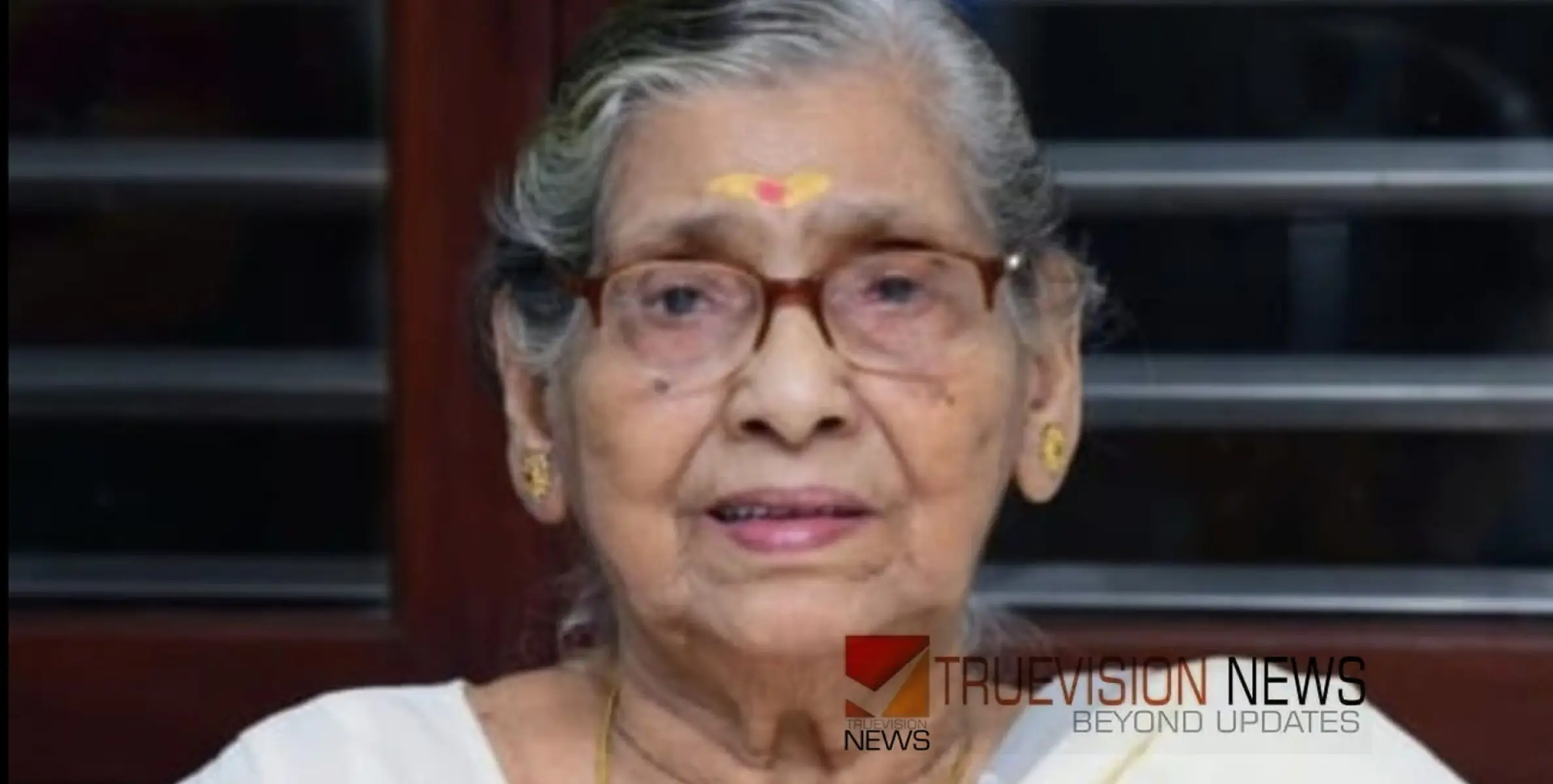 പുതിയെടുത്ത് ഗൗരിയമ്മ അന്തരിച്ചു