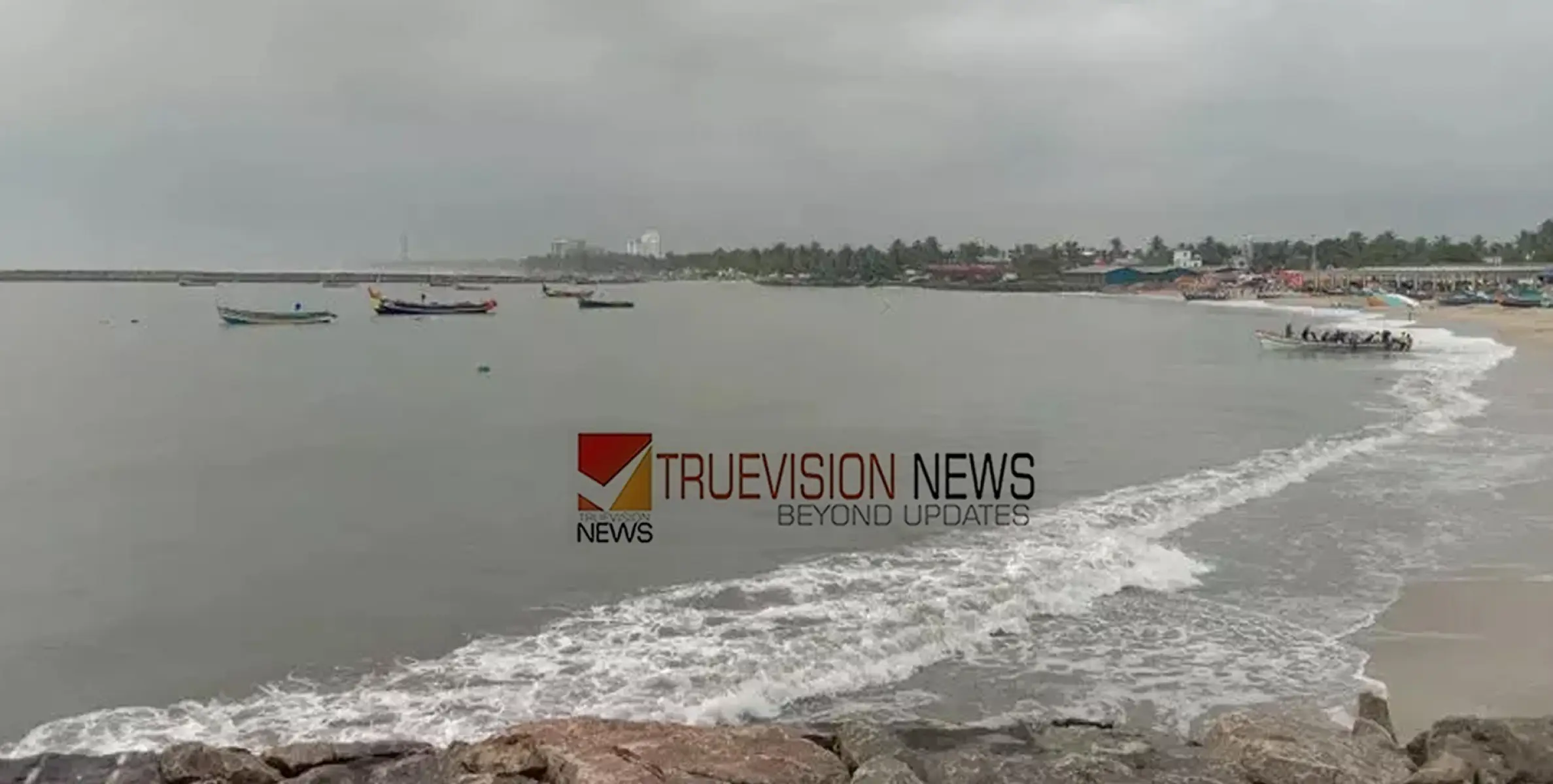 കോഴിക്കോട് വെള്ളയിൽ പുലിമുട്ടിൽ ഇടിച്ച് വള്ളം മറിഞ്ഞു; മത്സ്യതൊഴിലാളിക്ക് ദാരുണാന്ത്യം 