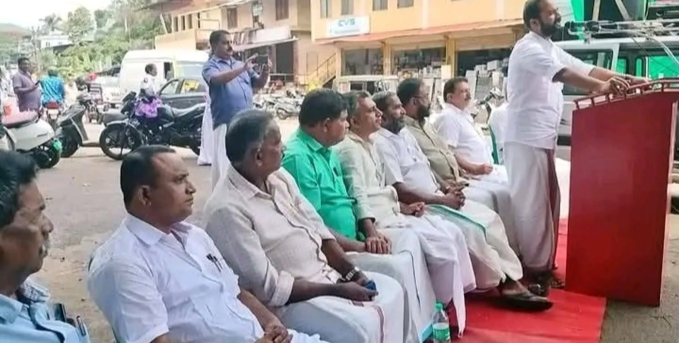 സി പി എം ഏരിയ സെക്രട്ടറിയുമായി നടന്ന സംഭാഷണം മാധ്യമങ്ങൾക്ക് ചോർത്തി നല്ക്കിയ സി ഐ ക്കെത്തിരെ നടപടി ആവശ്യപ്പെട്ട് മാർച്ചും, ധർണ്ണയും