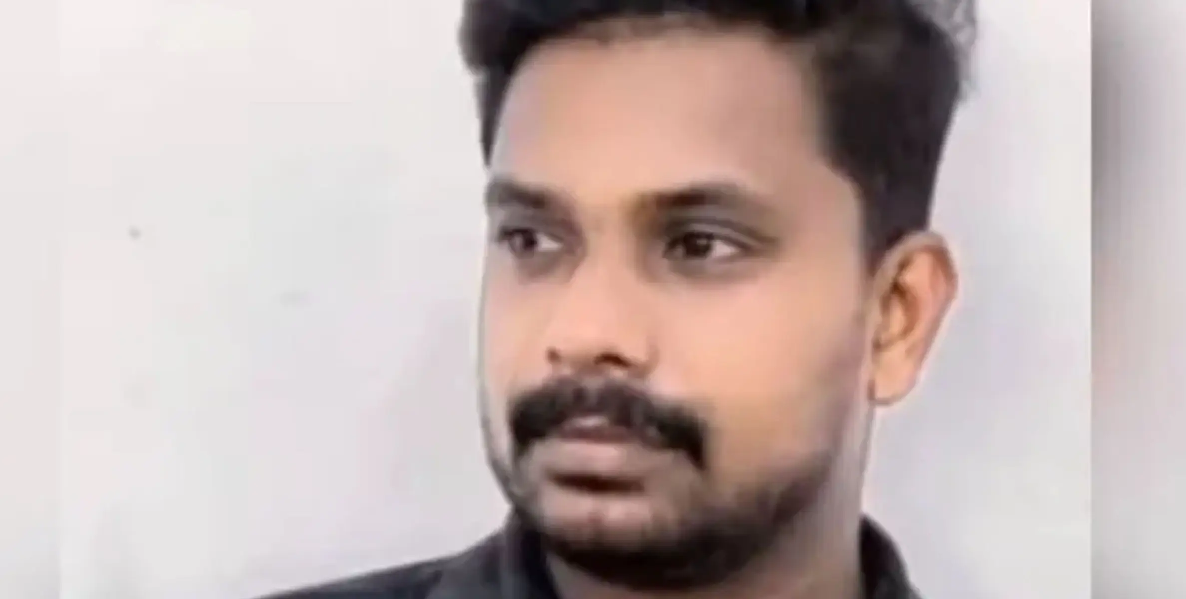 കൊല്ലത്ത് യുവാവിനെ ബൈക്ക് തടഞ്ഞുനിർത്തി കുത്തിക്കൊന്നു
