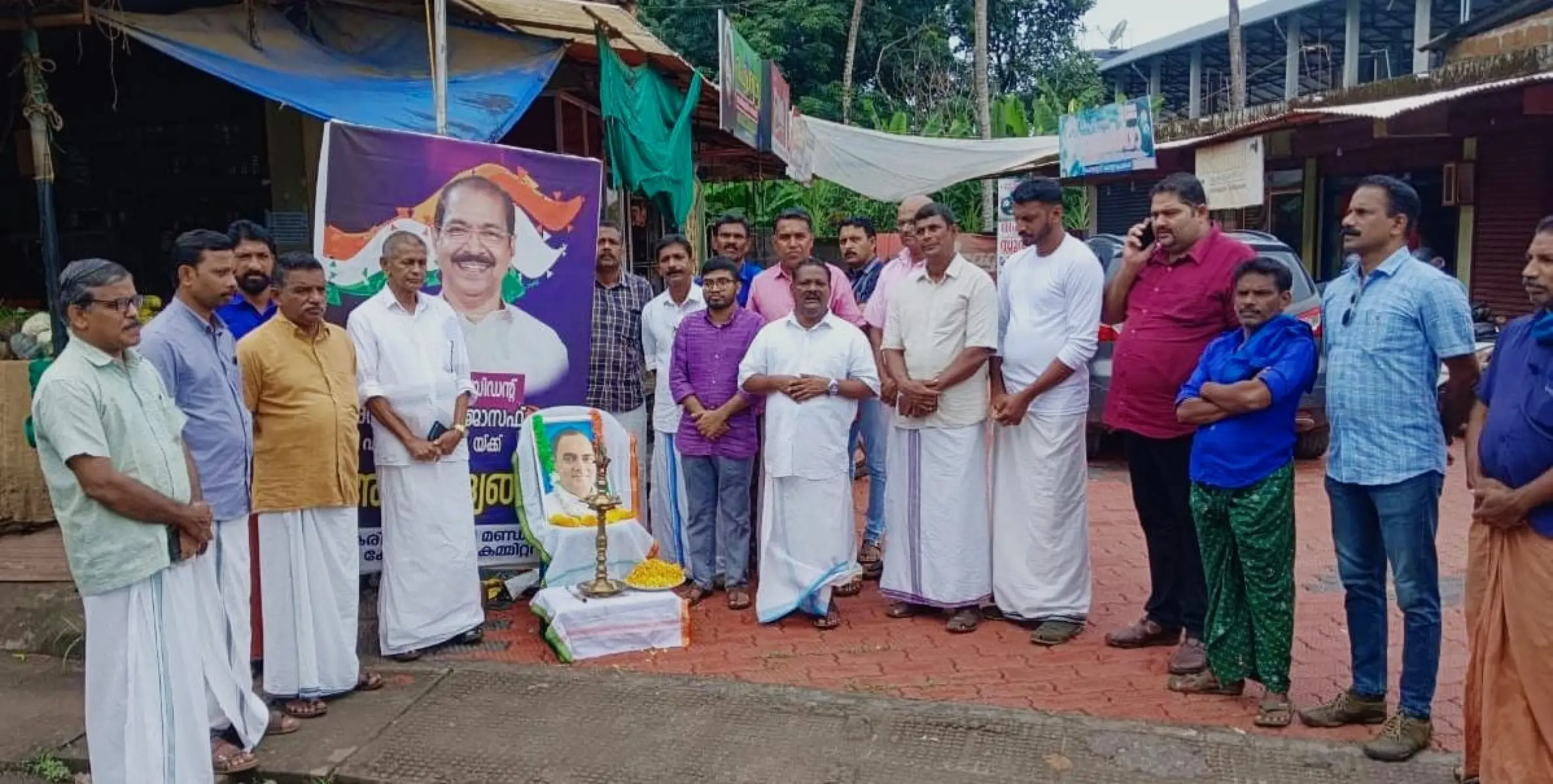 രാജീവ്‌ ഗാന്ധി അനുസ്മരണവും പുഷ്പാർച്ചനയും നടത്തി