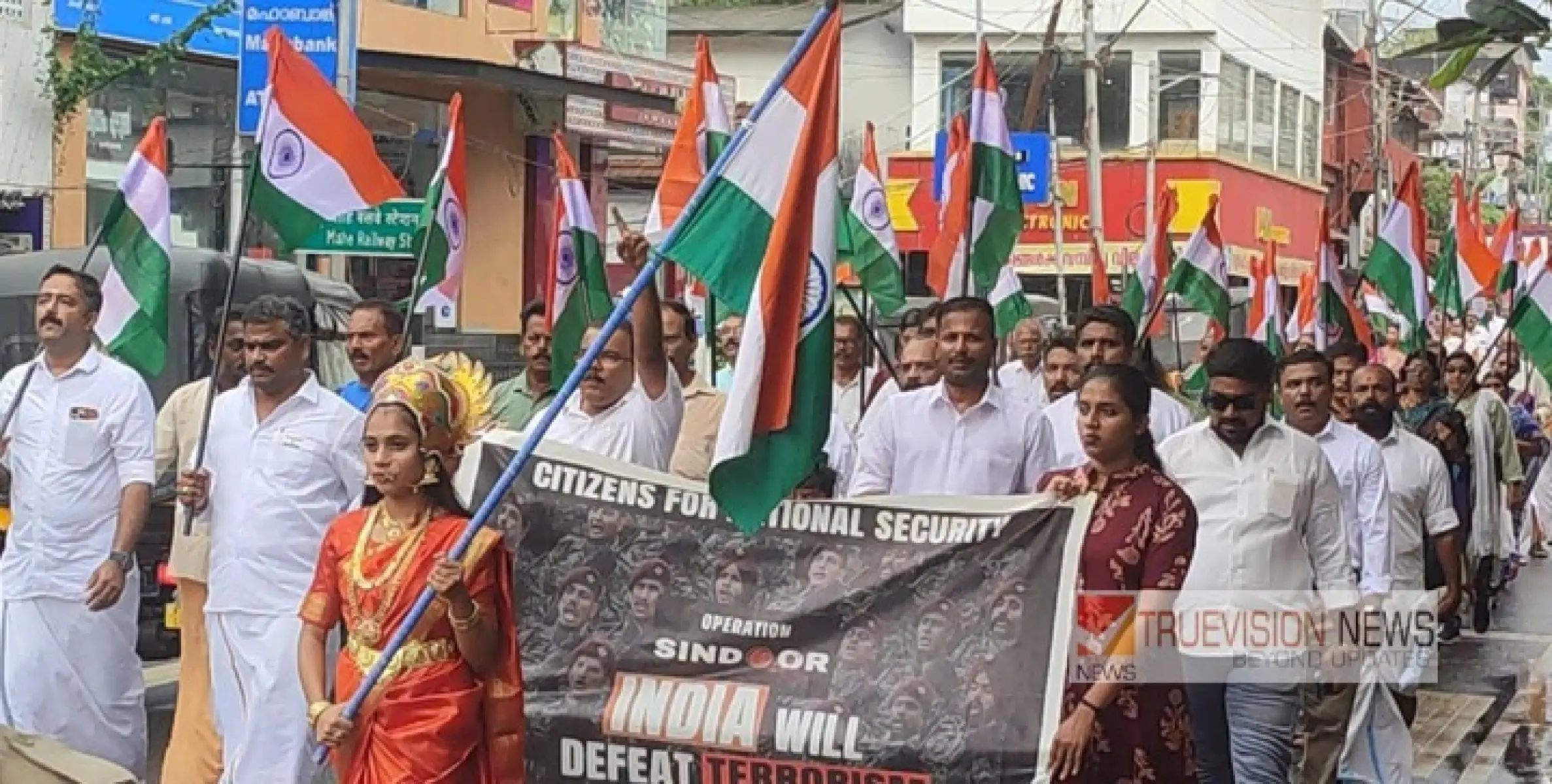 ഭാരത സൈനികർക്ക് അഭിവാദ്യം ; ദേശ സുരക്ഷ പൗരസമിതി മാഹിയിൽ  തിരംഗ  യാത്ര നടത്തി