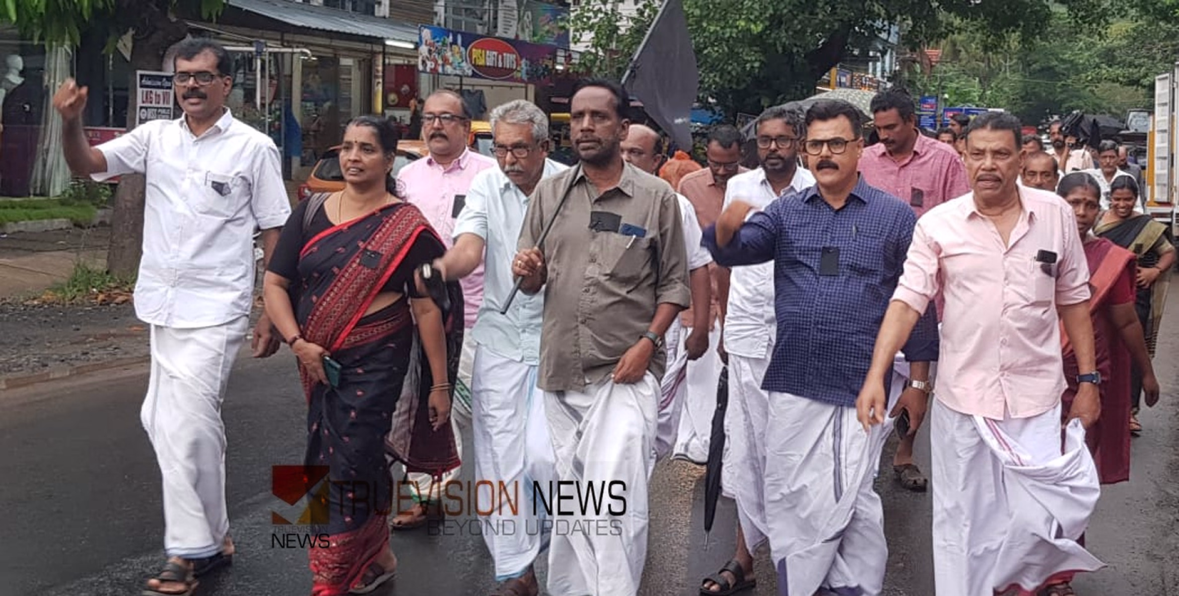 'നാലാം വാർഷികം കരിദിനമായി'; യു ഡി എഫ് പ്രകടനം