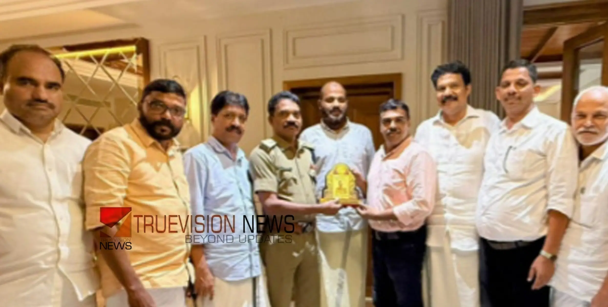 മികച്ച കുറ്റാന്വേഷണം; ഡി ജി പിയുടെ ബാഡ്‌ജ് ഓഫ് ഹോണർ ലഭിച്ച പൊലീസ് ഇൻസ്പെക്‌ടർക്ക് അനുമോദനം 