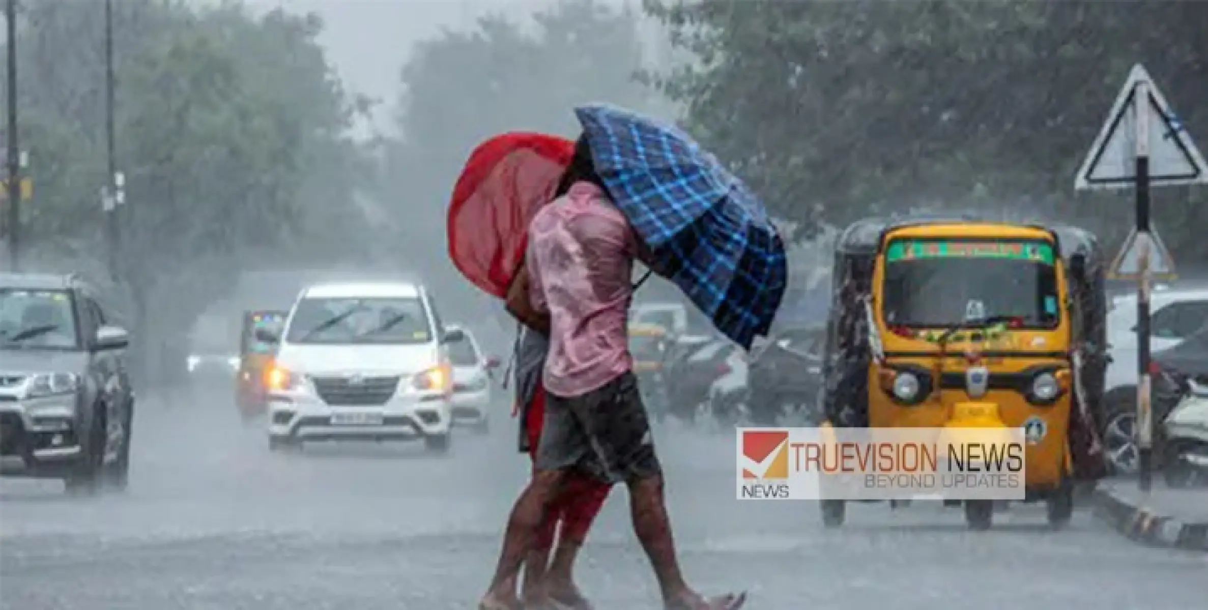 അടുത്ത മണിക്കൂറിൽ മഴക്കും കാറ്റിനും സാധ്യത              