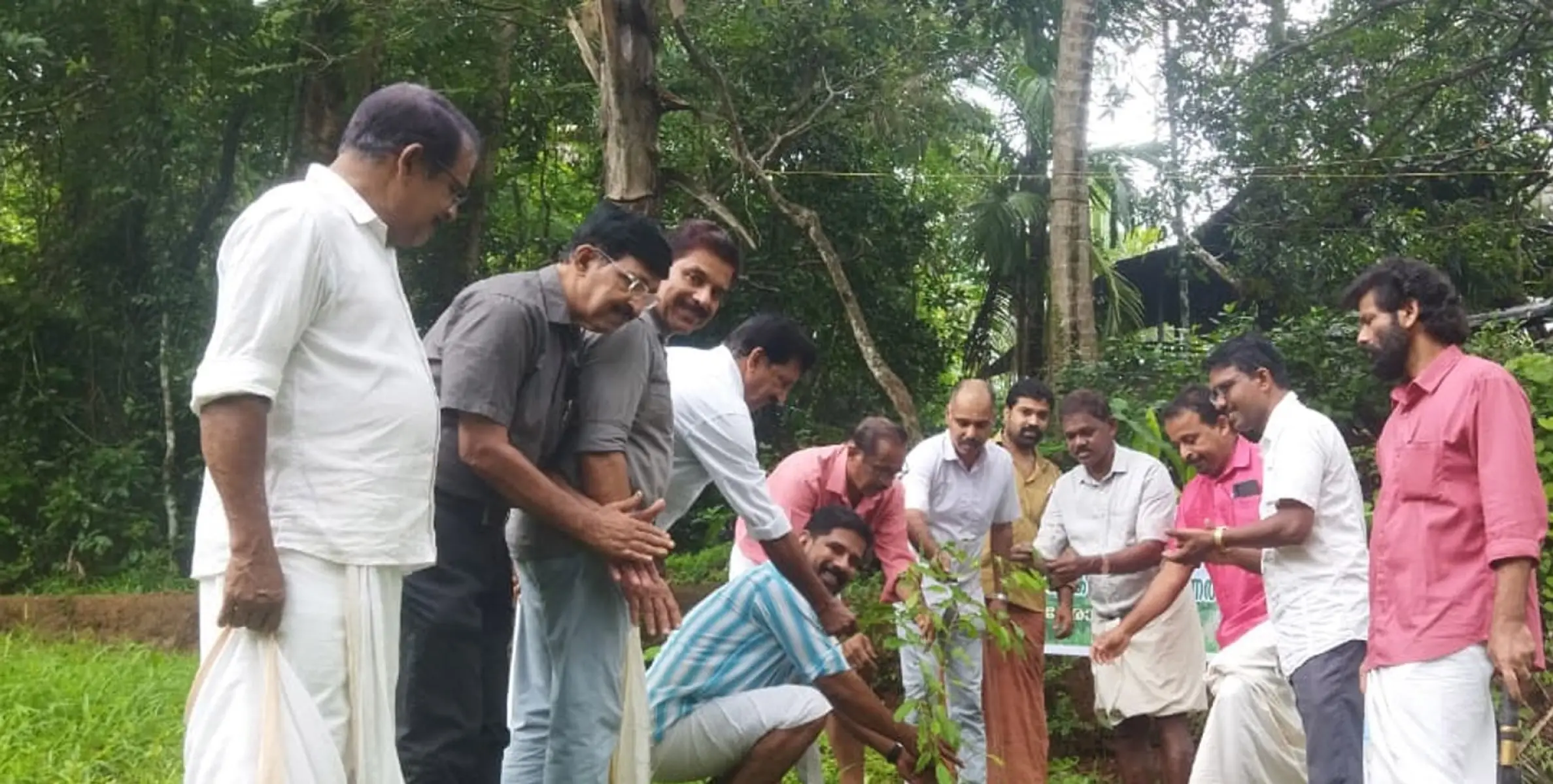 ലോക ജൈവ വൈവിധ്യ ദിനത്തോടനുബന്ധിച്ച് വൃക്ഷത്തൈ നട്ടു