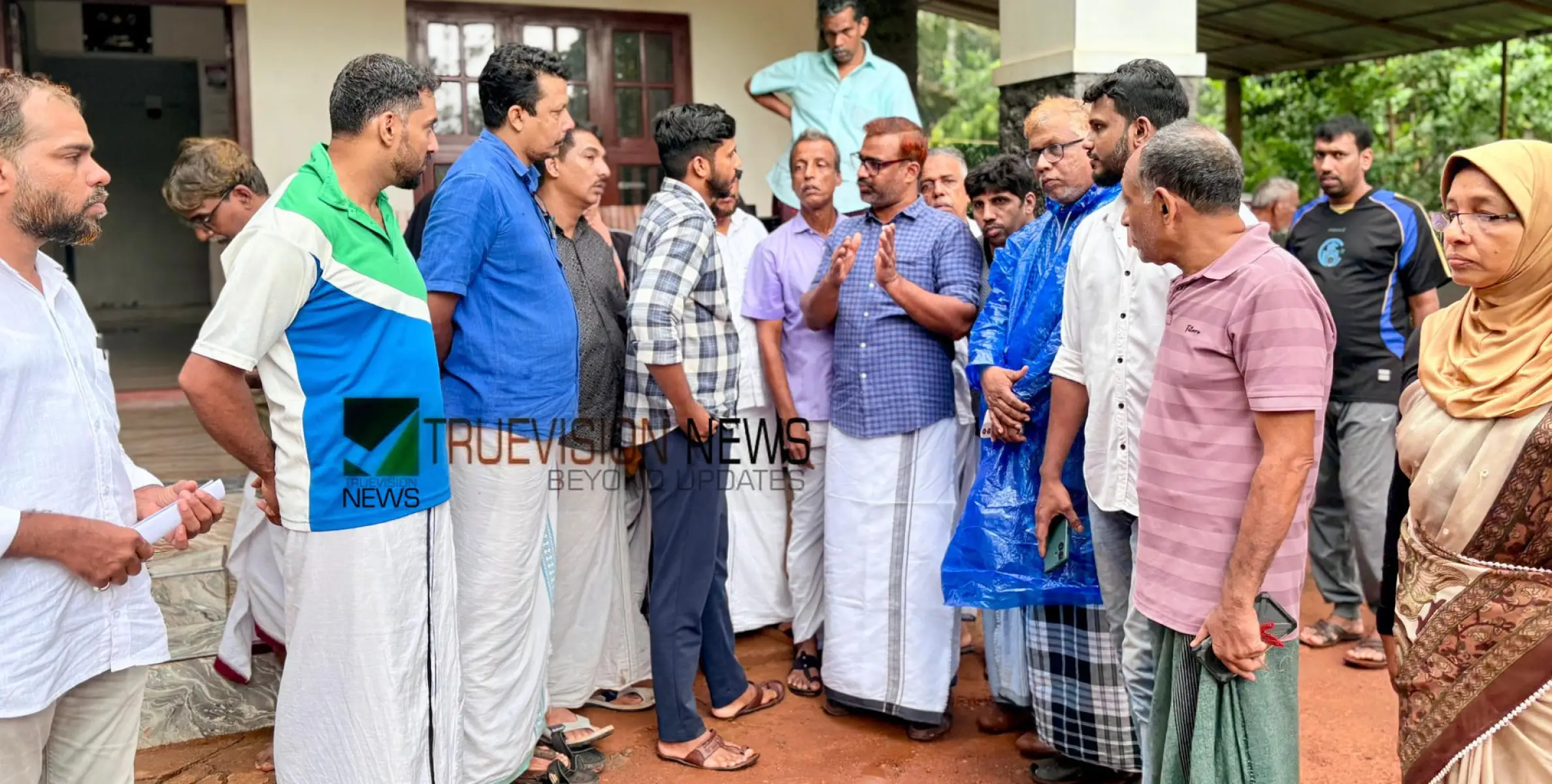 വിഷണുമംഗലം ബണ്ട് ഷട്ടർ ഉയർത്തി; പൈപ്പുകളുടെ അടപ്പ് മാറ്റാമെന്ന് ധാരണ  