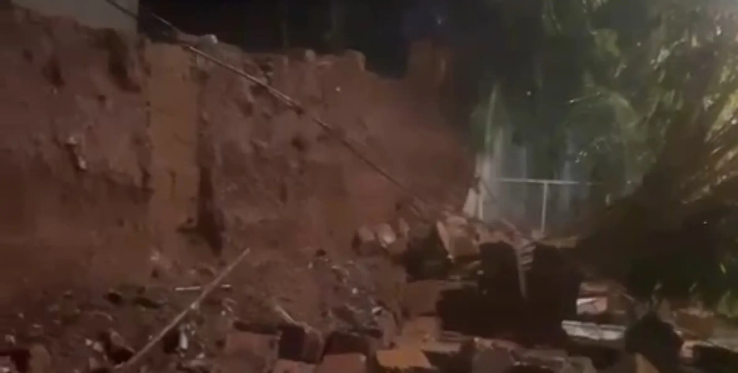 ശക്തമായ മഴയിൽ  വീടിന്റെ മതിൽ തകർന്നു