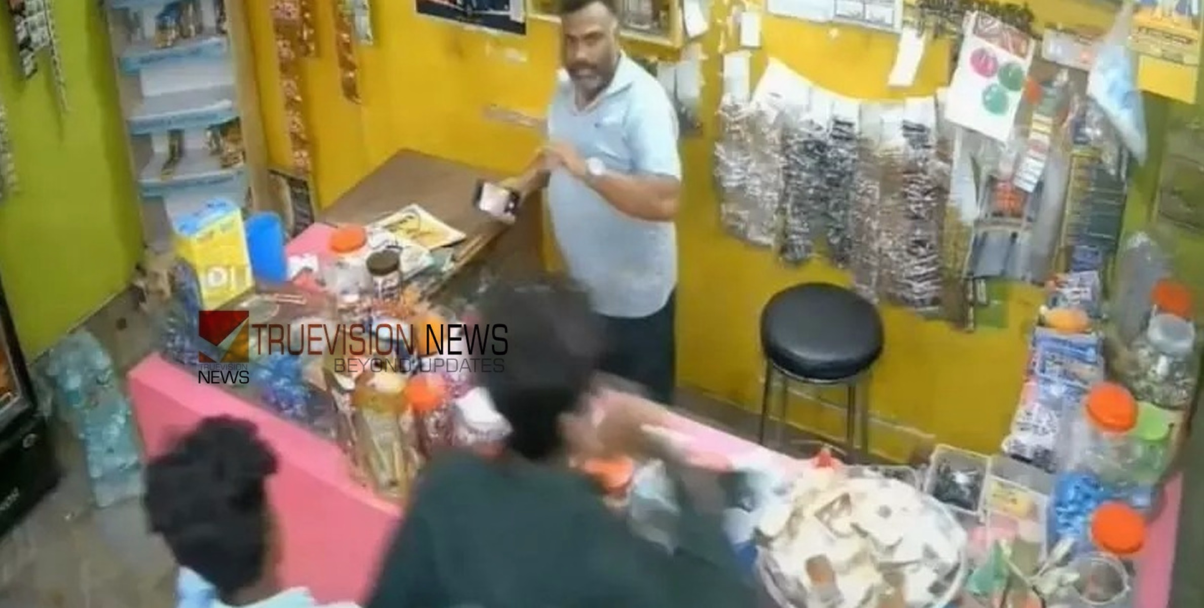 സമതല തെറ്റിയോ? ലഡുവിന് ടൊമാറ്റോ സോസ് നൽകിയില്ല; മലയാളികളായ ഹോട്ടൽ ജീവനക്കാർക്ക് ക്രൂരമർദ്ദനം