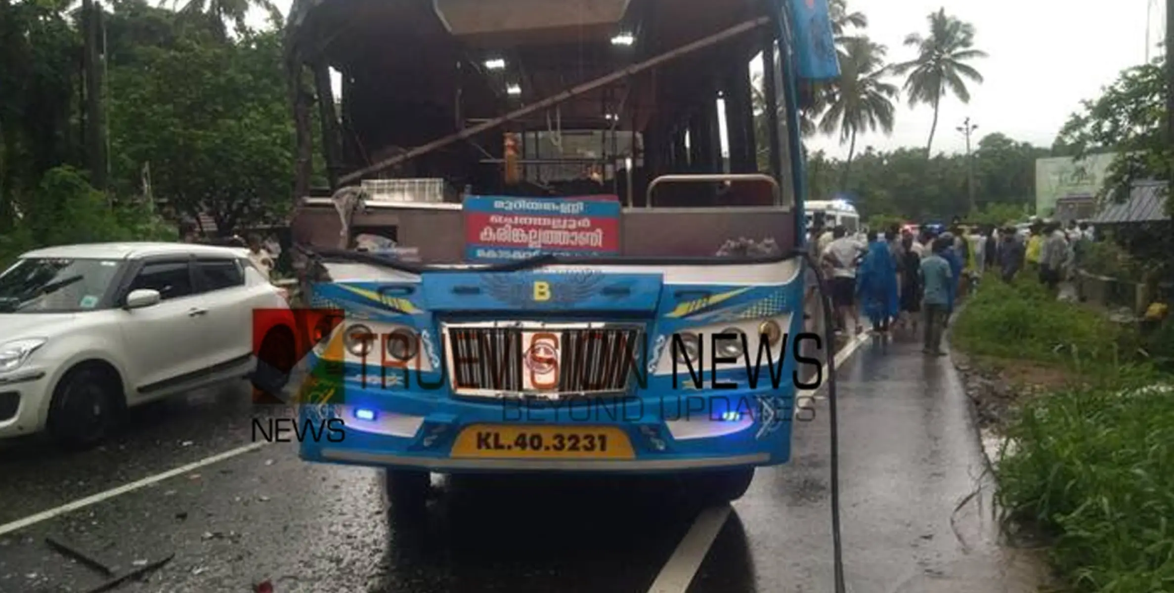  പാലക്കാട് മണ്ണാർക്കാട് സ്വകാര്യ ബസുകൾ കൂട്ടിയിടിച്ച് അപകടം; നിരവധി പേർക്ക് പരിക്ക്, ഒരാളുടെ നില ​ഗുരുതരം