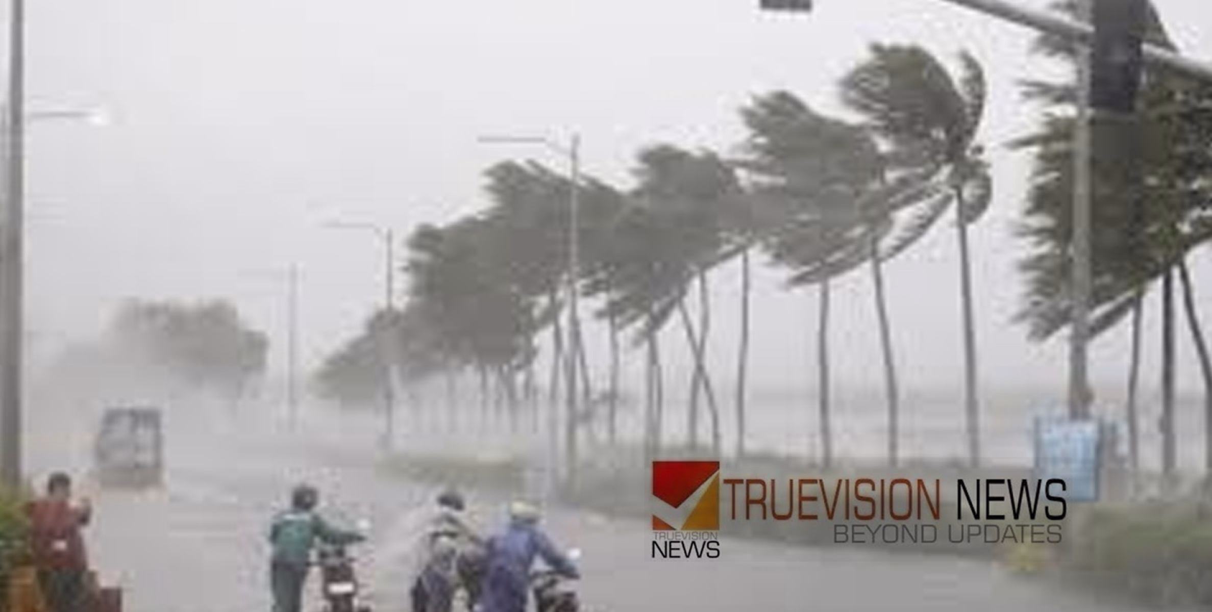കനത്ത മഴയില്‍ വ്യാപക നാശനഷ്ടം; 60 വീടുകള്‍ ഭാഗികമായി തകര്‍ന്നു, മൂന്ന് ക്യാമ്പുകളിലായി 88 പേര്‍, നാളെയും റെഡ് അലേര്‍ട്ട്
