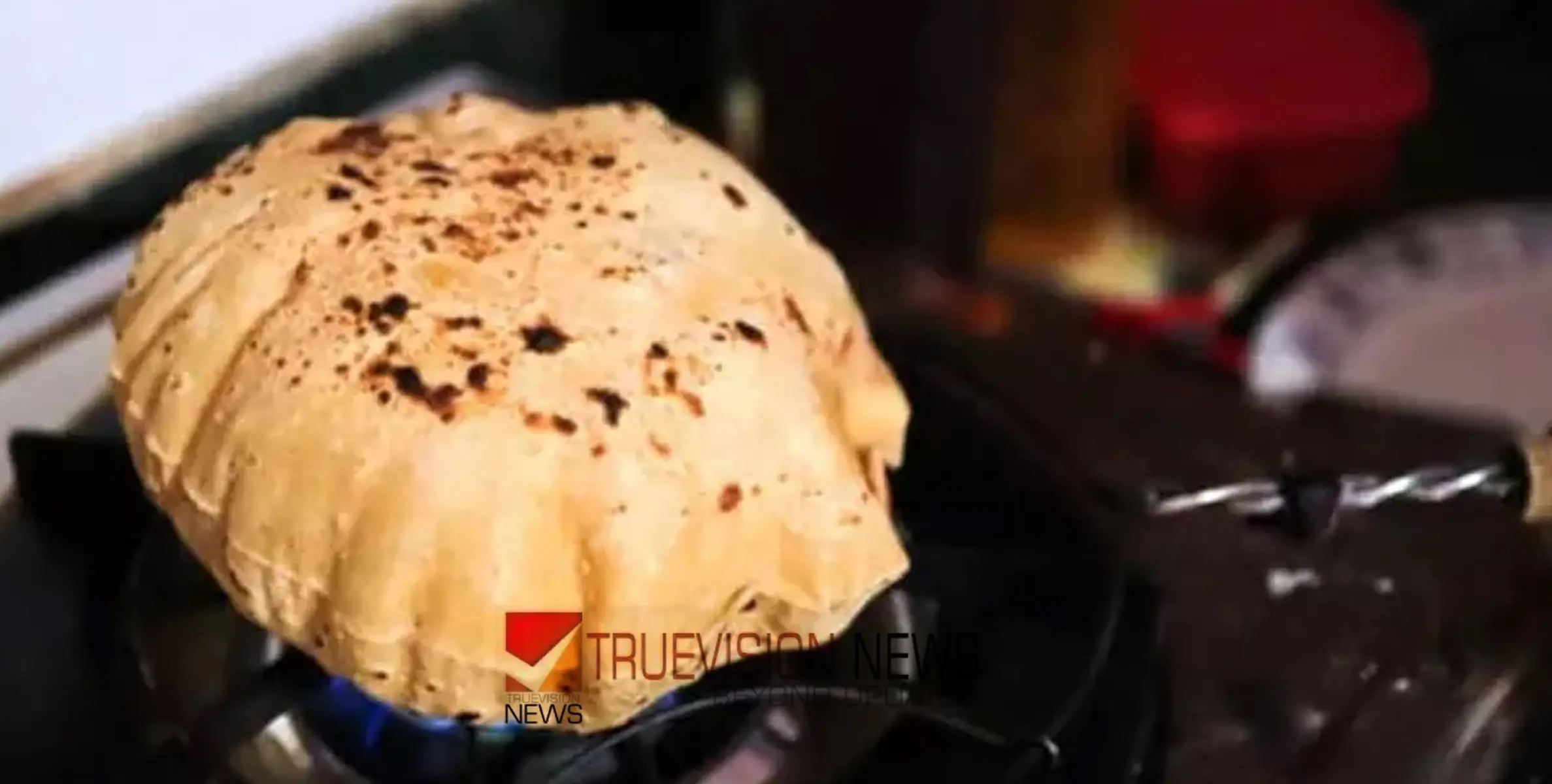 പാചകം ചെയ്യുന്നതിനിടെ റൊട്ടിയിലേക്ക് തുപ്പി; വീഡിയോ പ്രചരിച്ചതോടെ പാചകക്കാരൻ അറസ്റ്റിൽ 