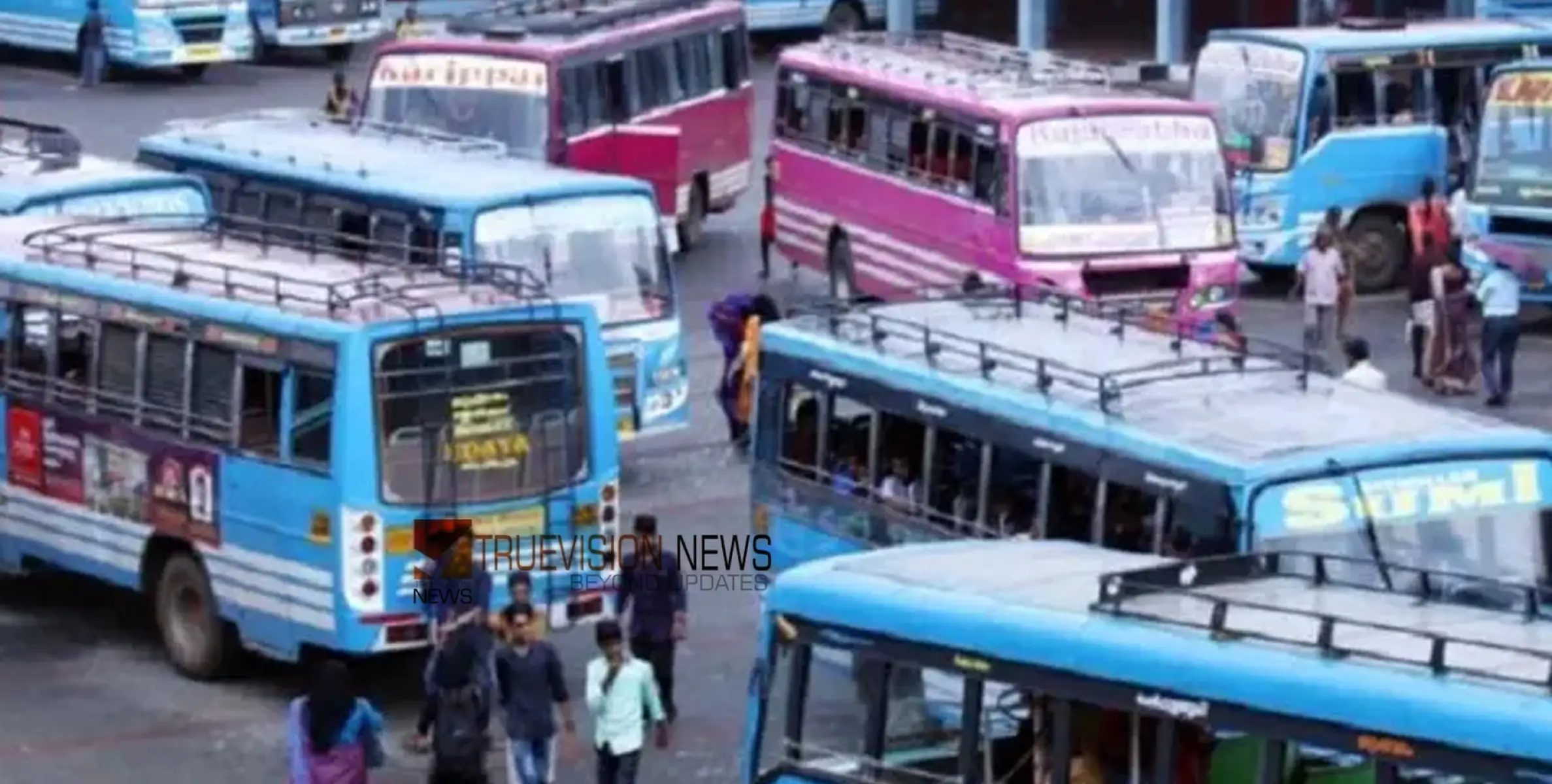   യാത്രക്കാരൻ കയറിപ്പിടിച്ചതായി പരാതി പറഞ്ഞു; വളാഞ്ചേരിയിൽ വിദ്യാർത്ഥിനിയെ സ്വകാര്യ ബസ് ജീവനക്കാർ ഇറക്കിവിട്ടു