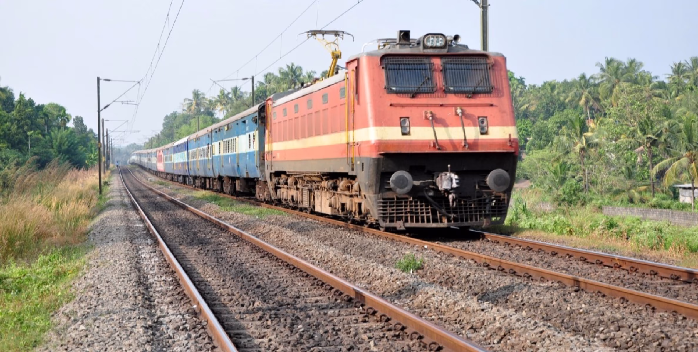 യുവാവും വിദ്യാര്‍ഥിനിയും ട്രെയിനിന് മുന്നില്‍ ചാടി മരിച്ചു; മൃതദേഹങ്ങള്‍ ചിന്നിച്ചിതറി