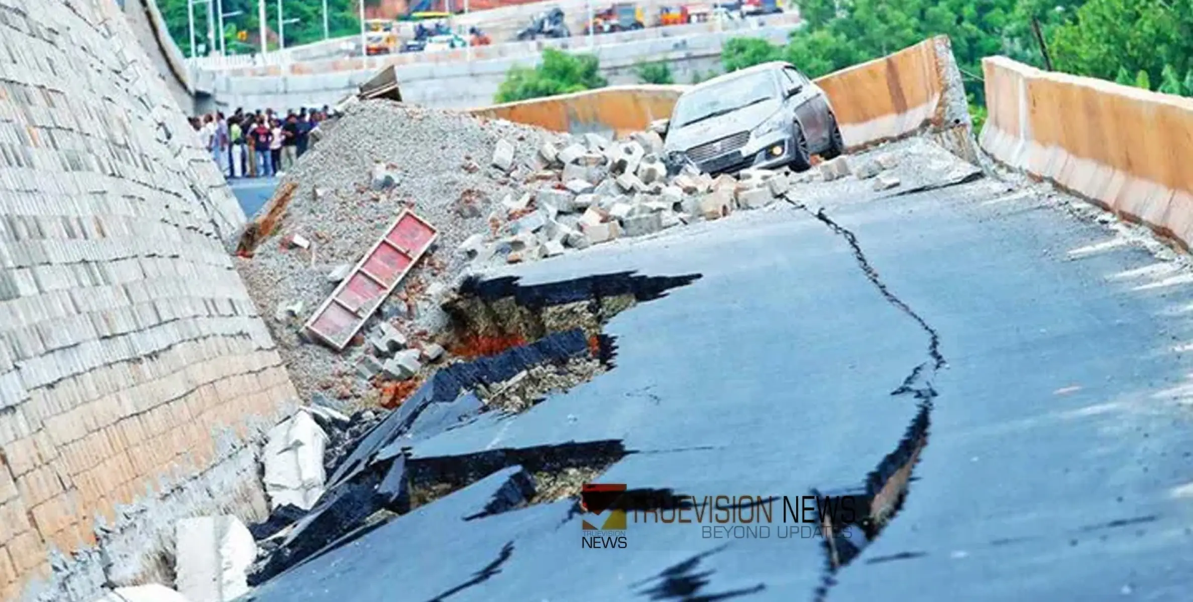 കൂരിയാട് ദേശീയപാത തകർച്ച: 'കരാറുകാരൻ സ്വന്തം ചെലവിൽ മേൽപ്പാലം നിർമിക്കണം'; കടുത്ത നടപടിയുമായി കേന്ദ്രം