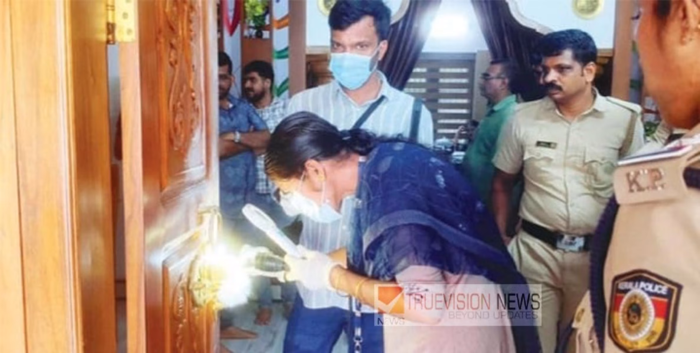 വീട്ടുകാർ പയ്യന്നൂരിൽ ഷോപ്പിംഗിന് പോയി ; വീട് കുത്തിത്തുറന്ന് 22 പവൻ കവർന്ന് മോഷ്ടാക്കൾ