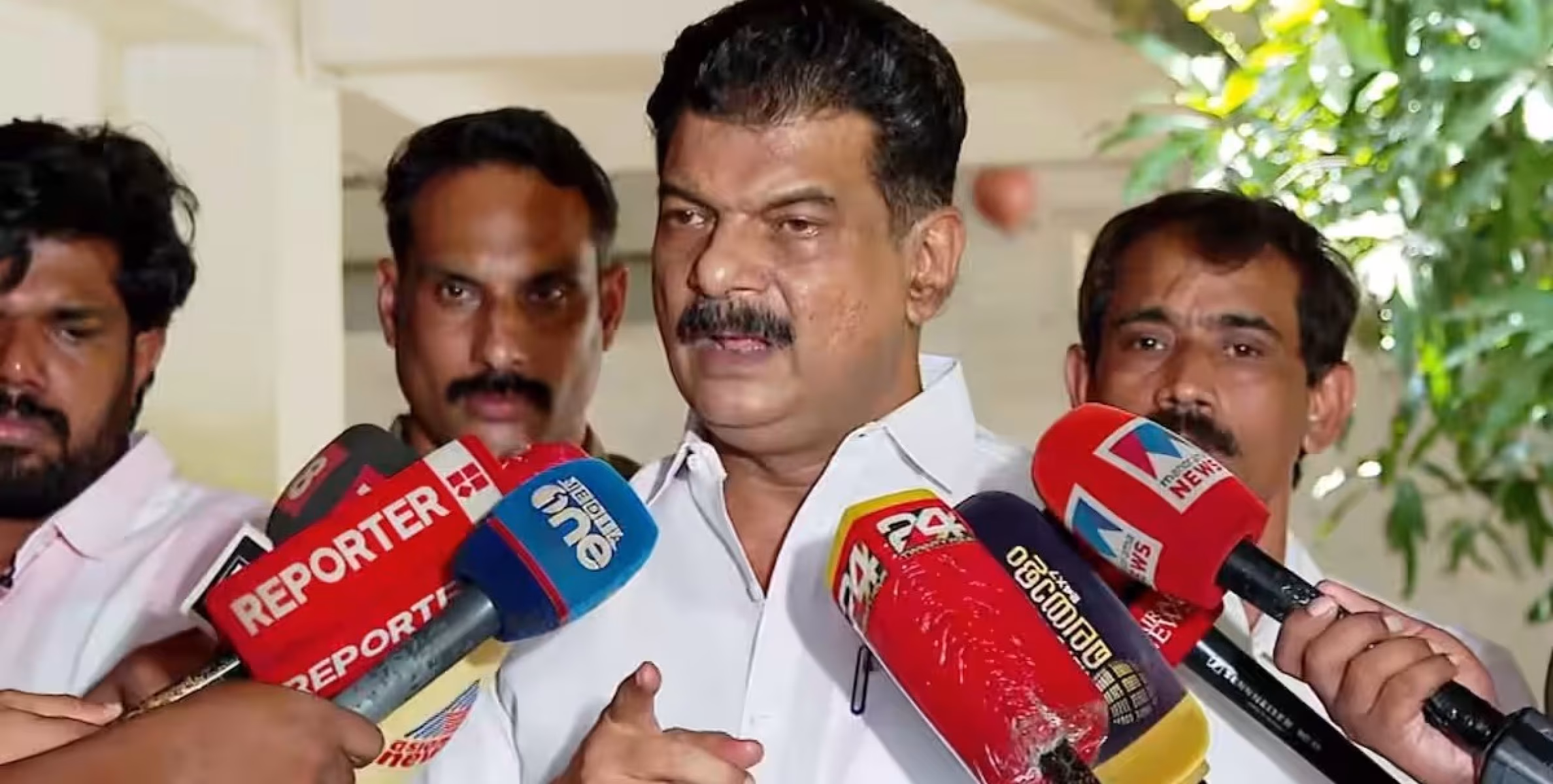 പിവി അന്‍വറിന് സ്വതന്ത്രനായി മത്സരിക്കാം ; തൃണമൂല്‍ സ്ഥാനാര്‍ഥിയായുള്ള പത്രിക തള്ളി