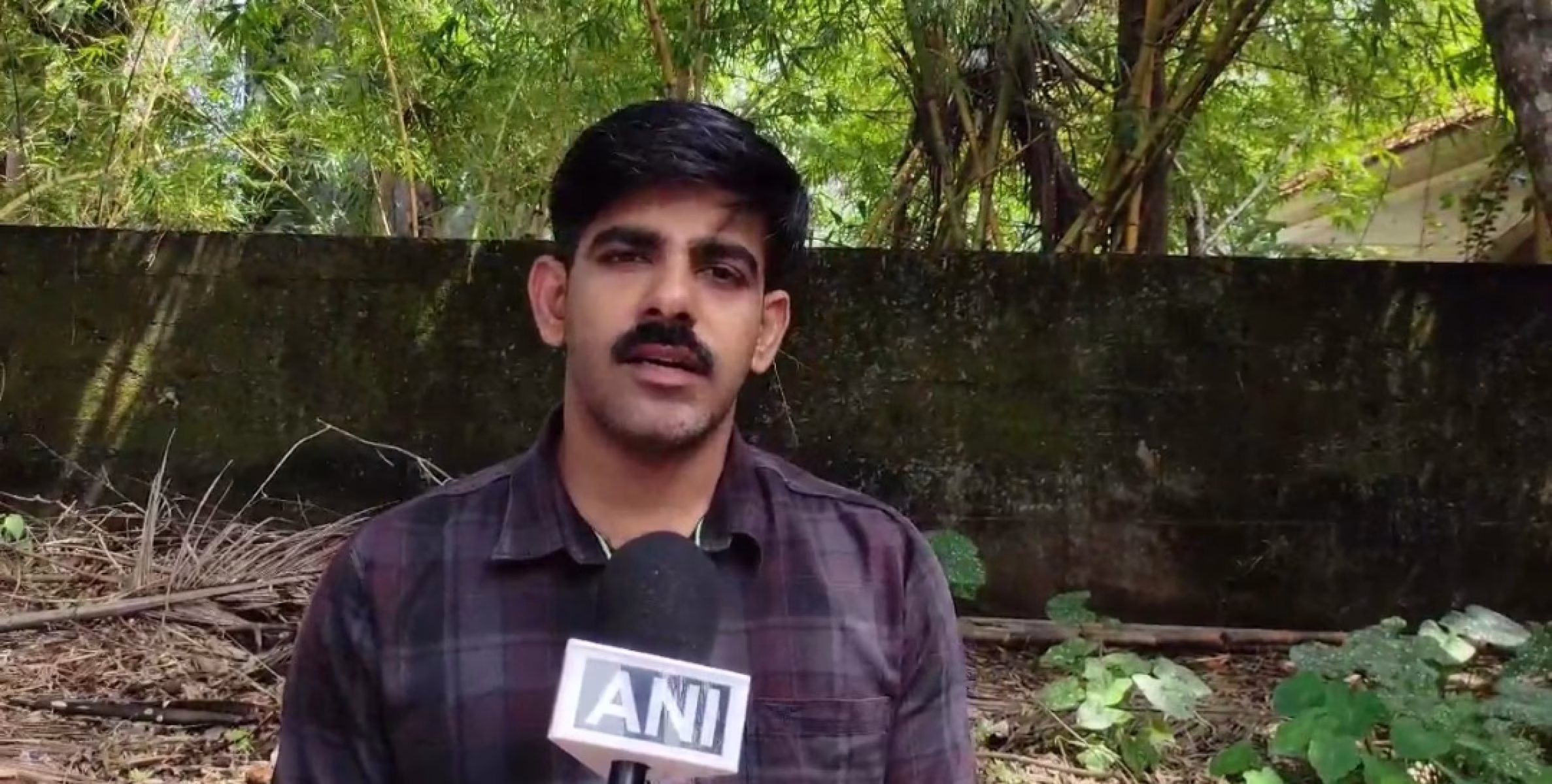 മലപ്പട്ടത്ത് സിപിഎം തകർത്ത ഗാന്ധി സ്തൂപം കേരള പ്രദേശ് കോൺഗ്രസ് കമ്മിറ്റി വീണ്ടും പുനസ്ഥാപിക്കുന്നതിൽ സന്തോഷം; പി ആർ സനീഷ്