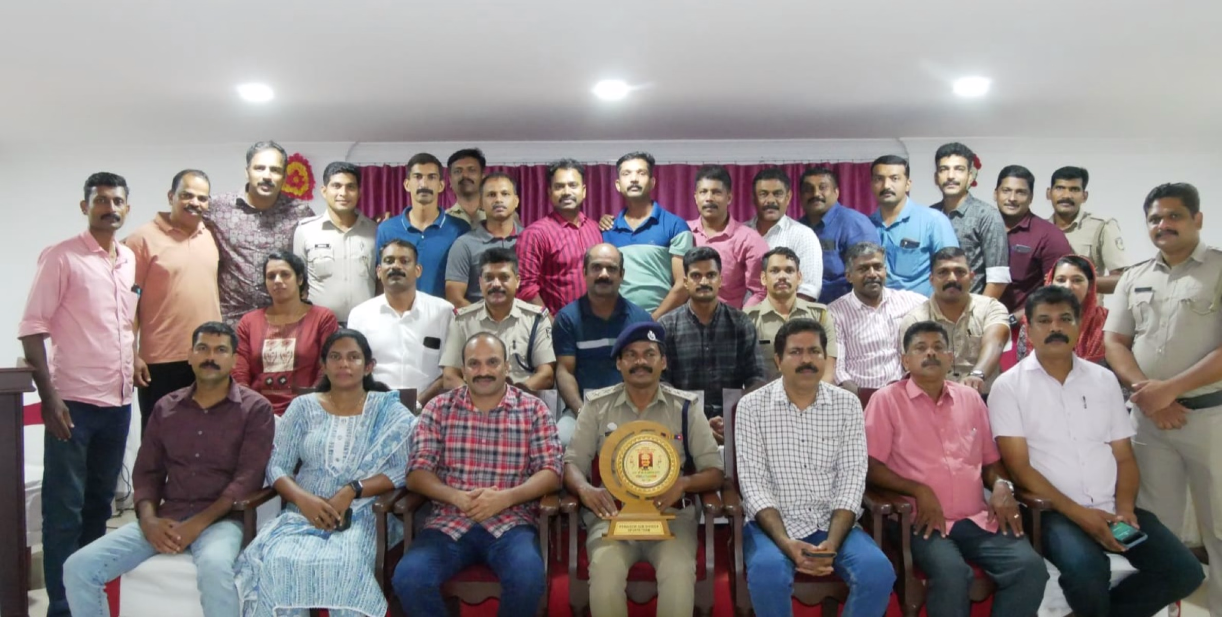 യാത്രയയപ്പ് നൽകി