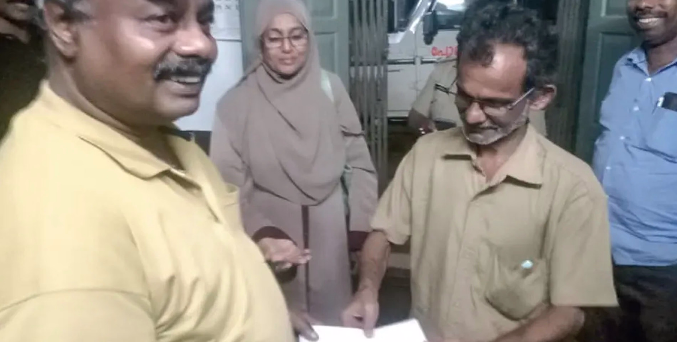 യാത്രയ്ക്കിടെ നഷ്ടപ്പെട്ട മാല ബസ് ജീവനക്കാരുടെ സത്യസന്ധതയിൽ  റഹിയാനത്തിന് തിരിച്ചുകിട്ടി