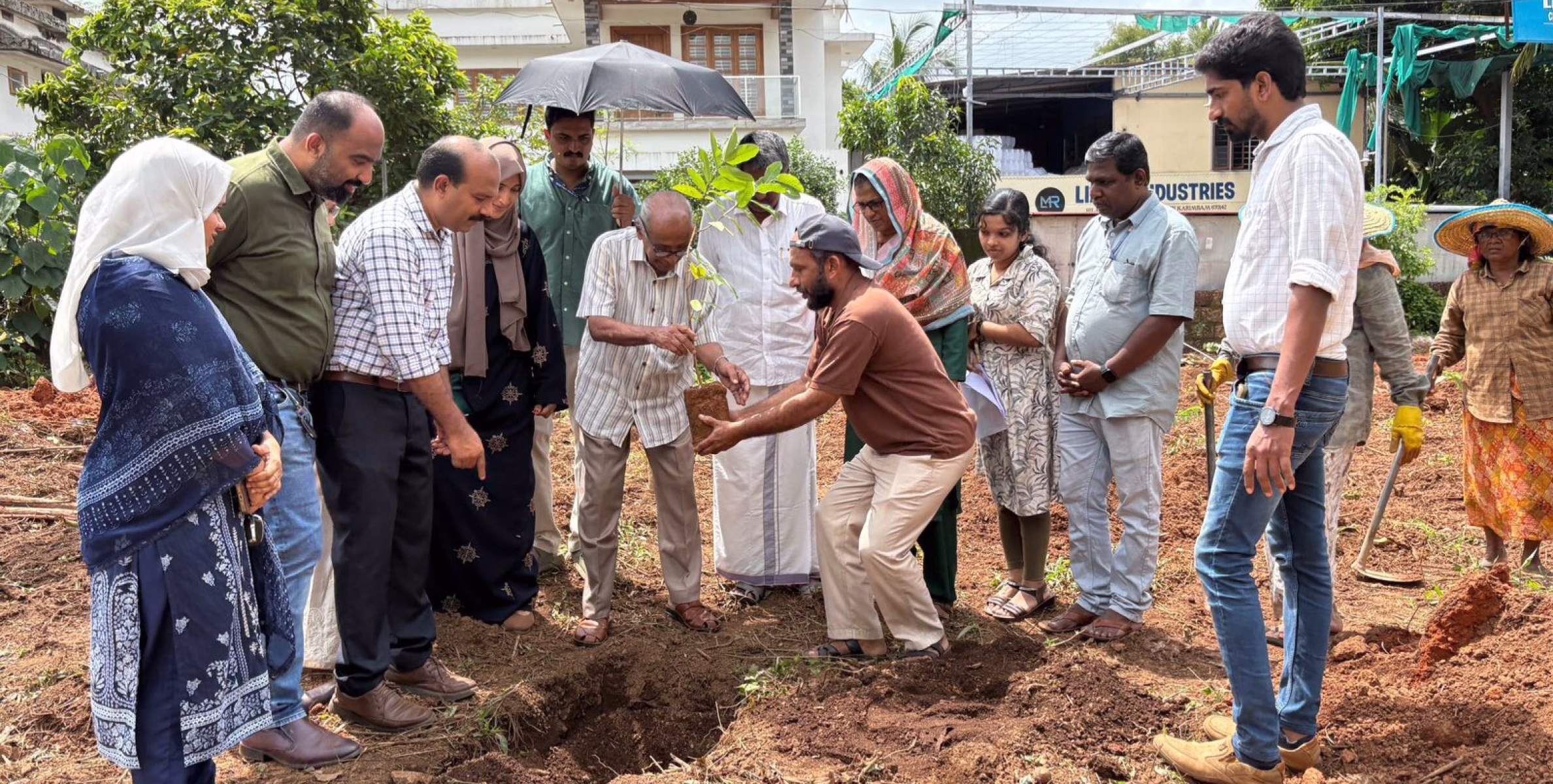 സർ സയ്യിദ് കോളേജിൽ പരിസ്ഥിതി ക്യാമ്പയിന് തുടക്കമായി :അഡ്വ പി മഹമൂദ് ഉത്ഘാടനം നിർവഹിച്ചു 