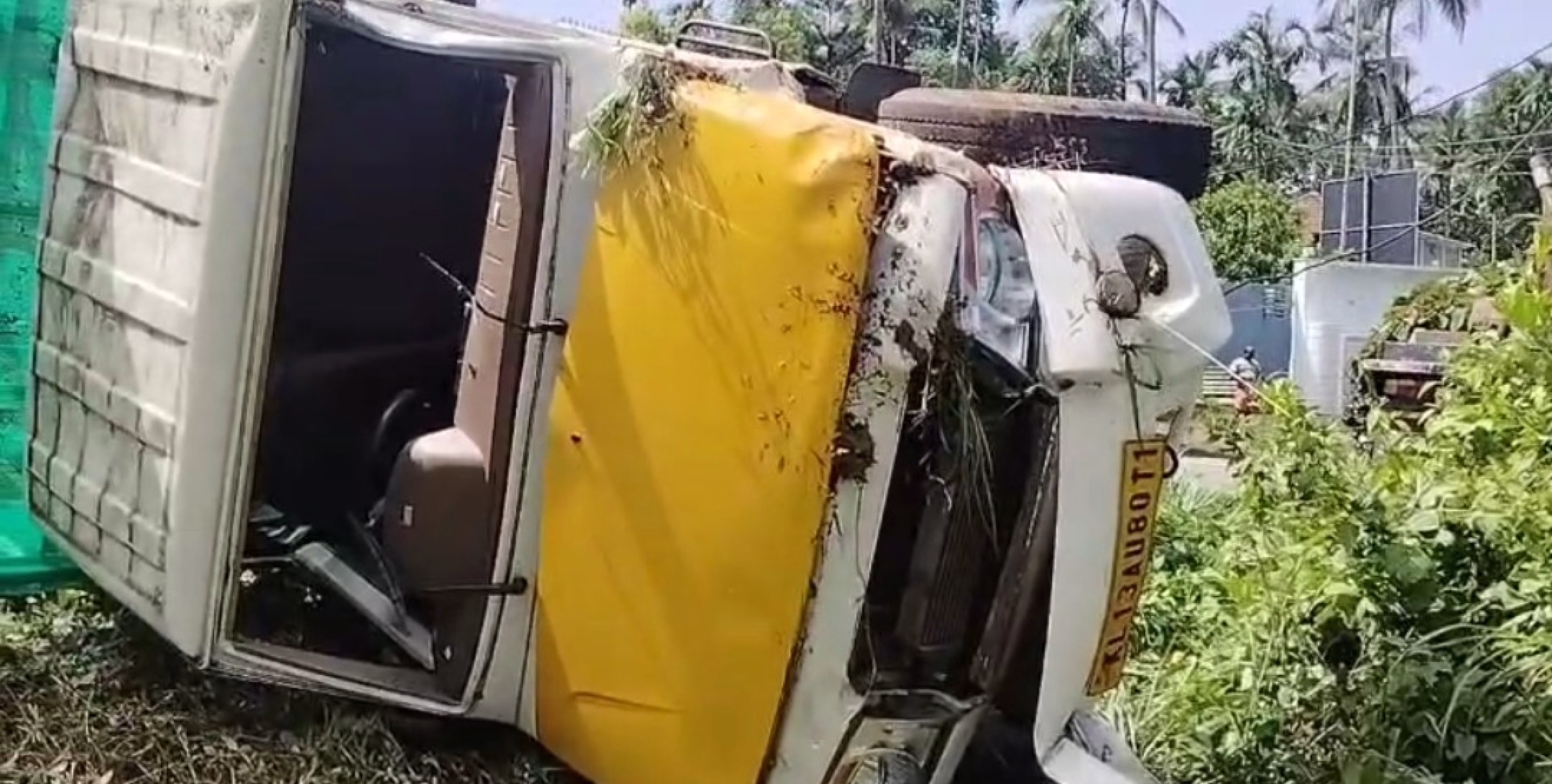 ഇരിട്ടിയിൽ ലോറി നിയന്ത്രണം വിട്ട് മറിഞ്ഞ് ഡ്രൈവര്‍ക്ക് പരിക്ക്