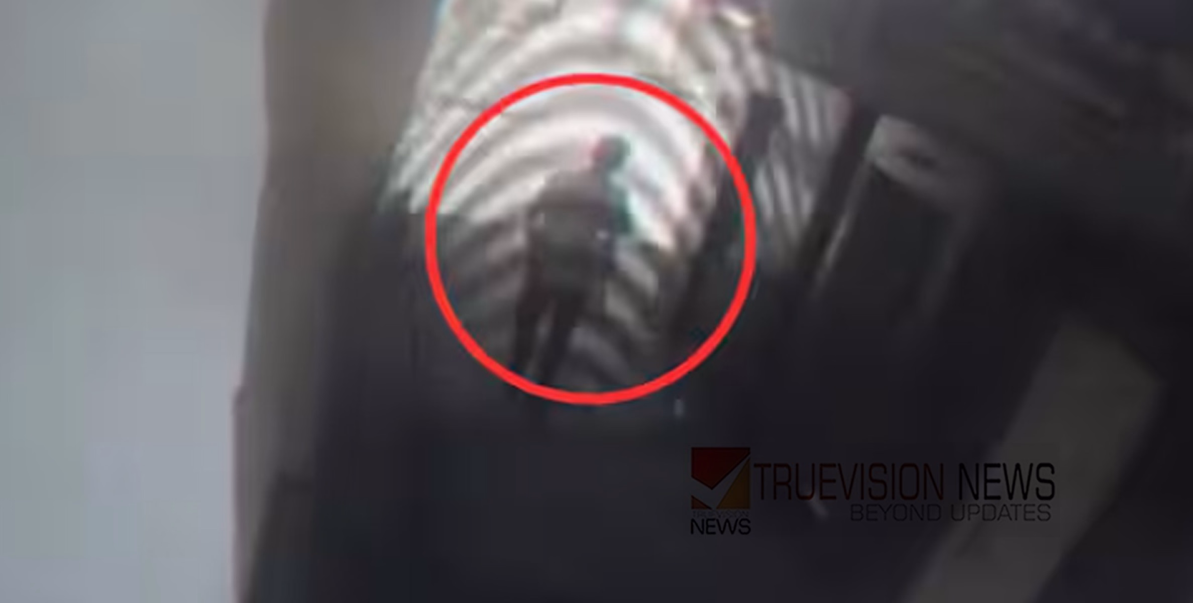 അമ്മയോടൊപ്പം കിടന്നുറങ്ങിയ രണ്ടരവയസുകാരിയെ തട്ടിക്കൊണ്ടു പോയി പീഡിപ്പിച്ചു; കൊടും കുറ്റവാളി നെഞ്ചിൽ വെടിയേറ്റു മരിച്ചു